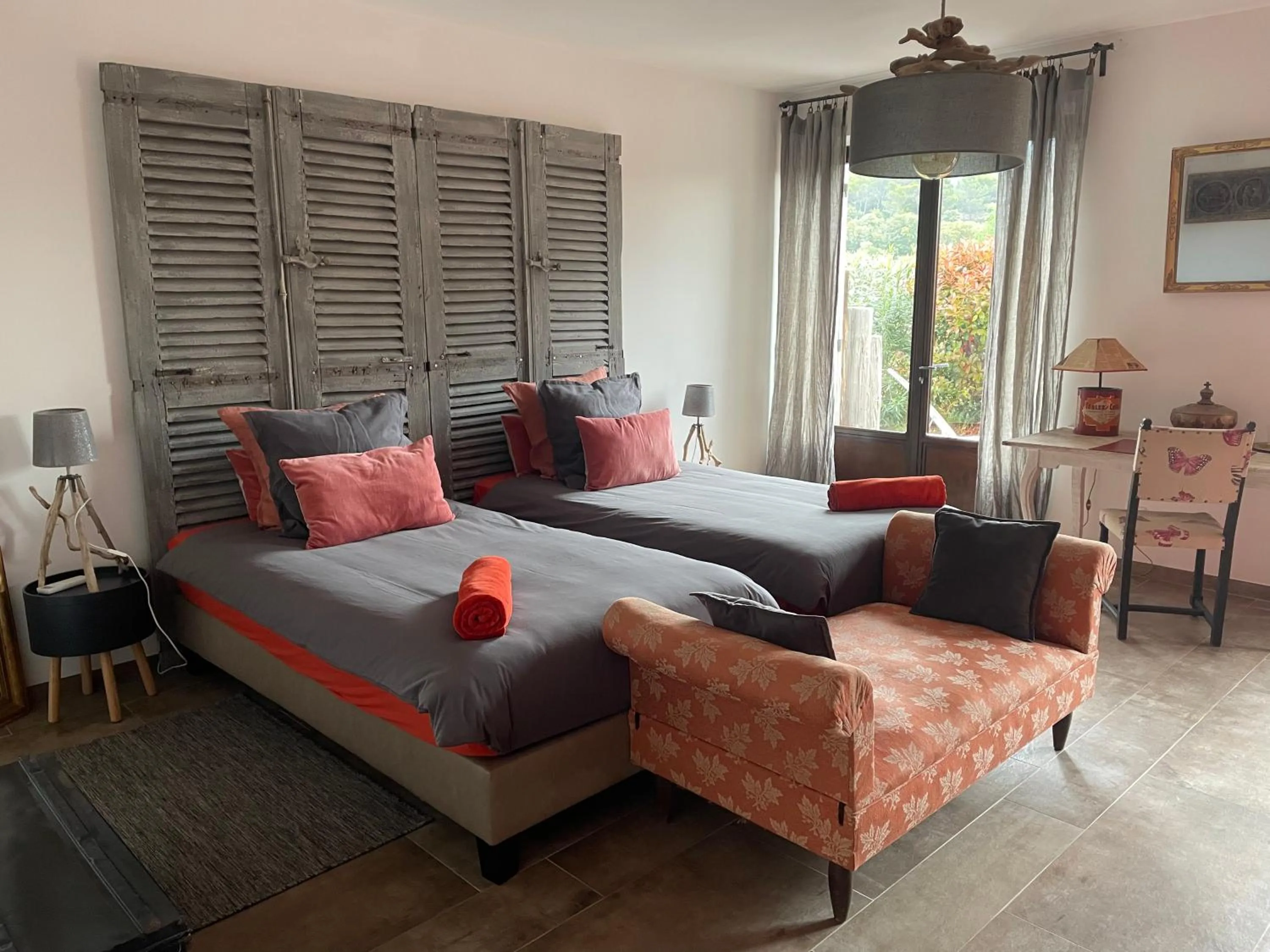 Bedroom, Bed in Côté Dentelles