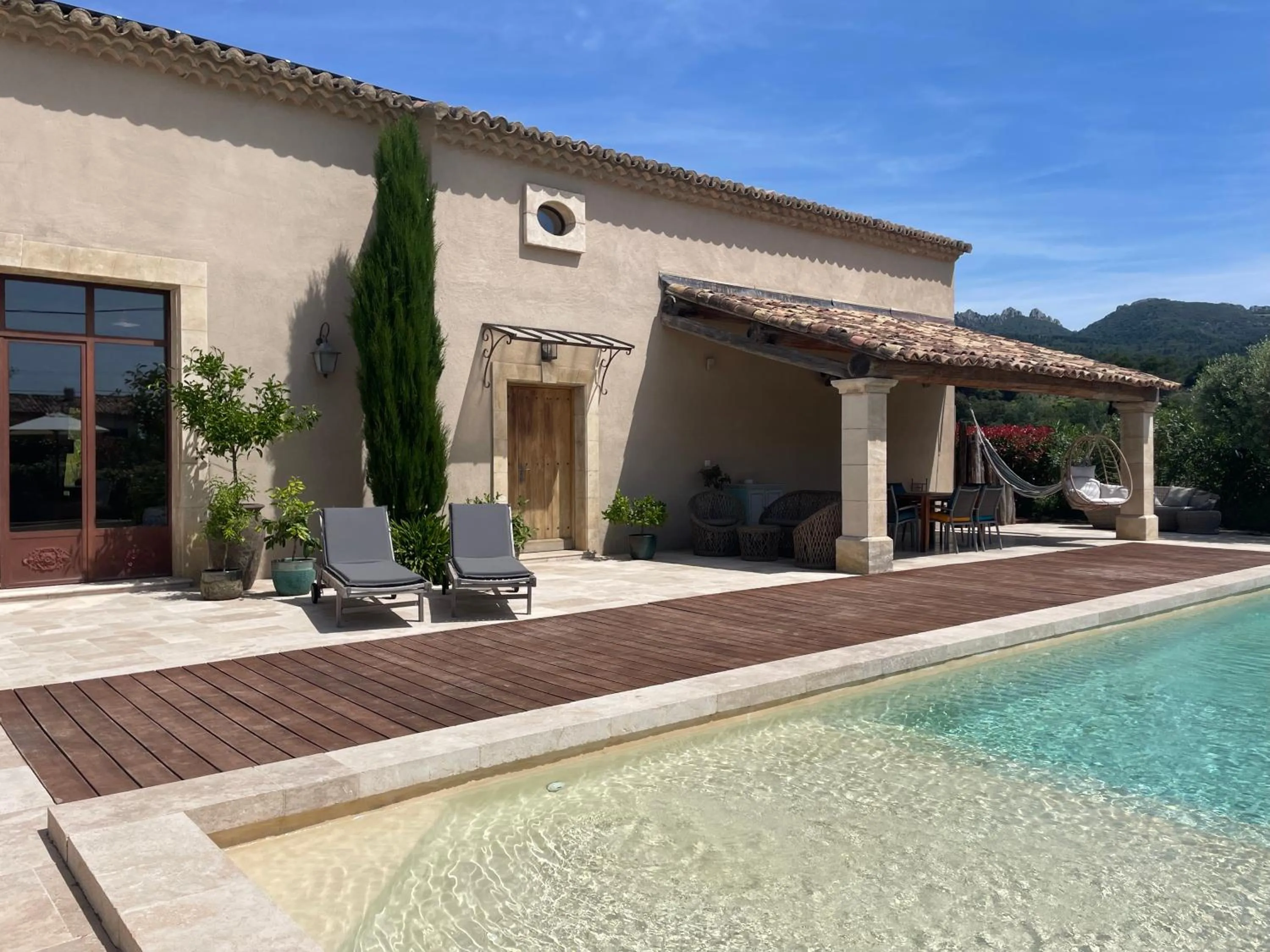 Swimming pool in Côté Dentelles