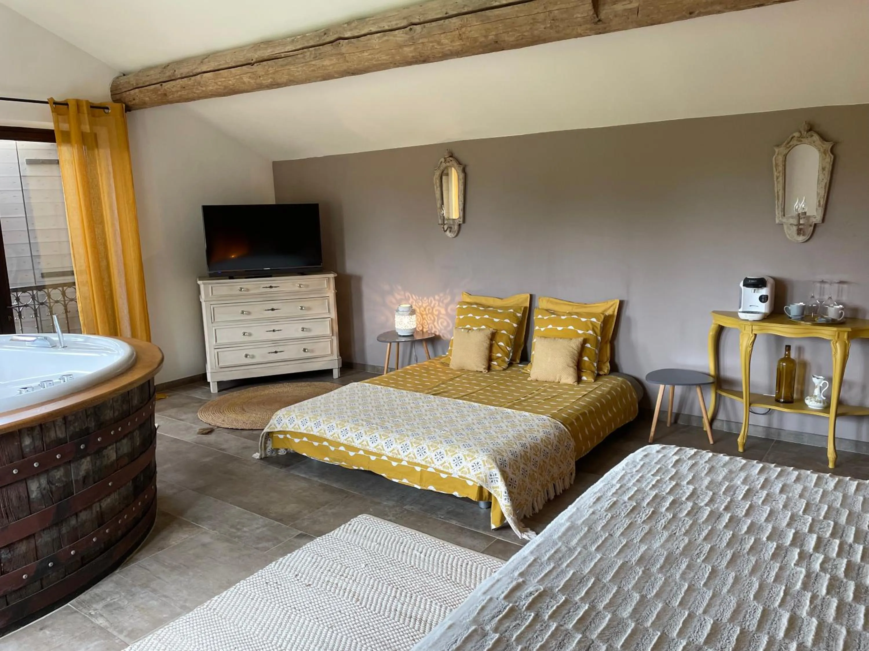 Family, Bed in Côté Dentelles