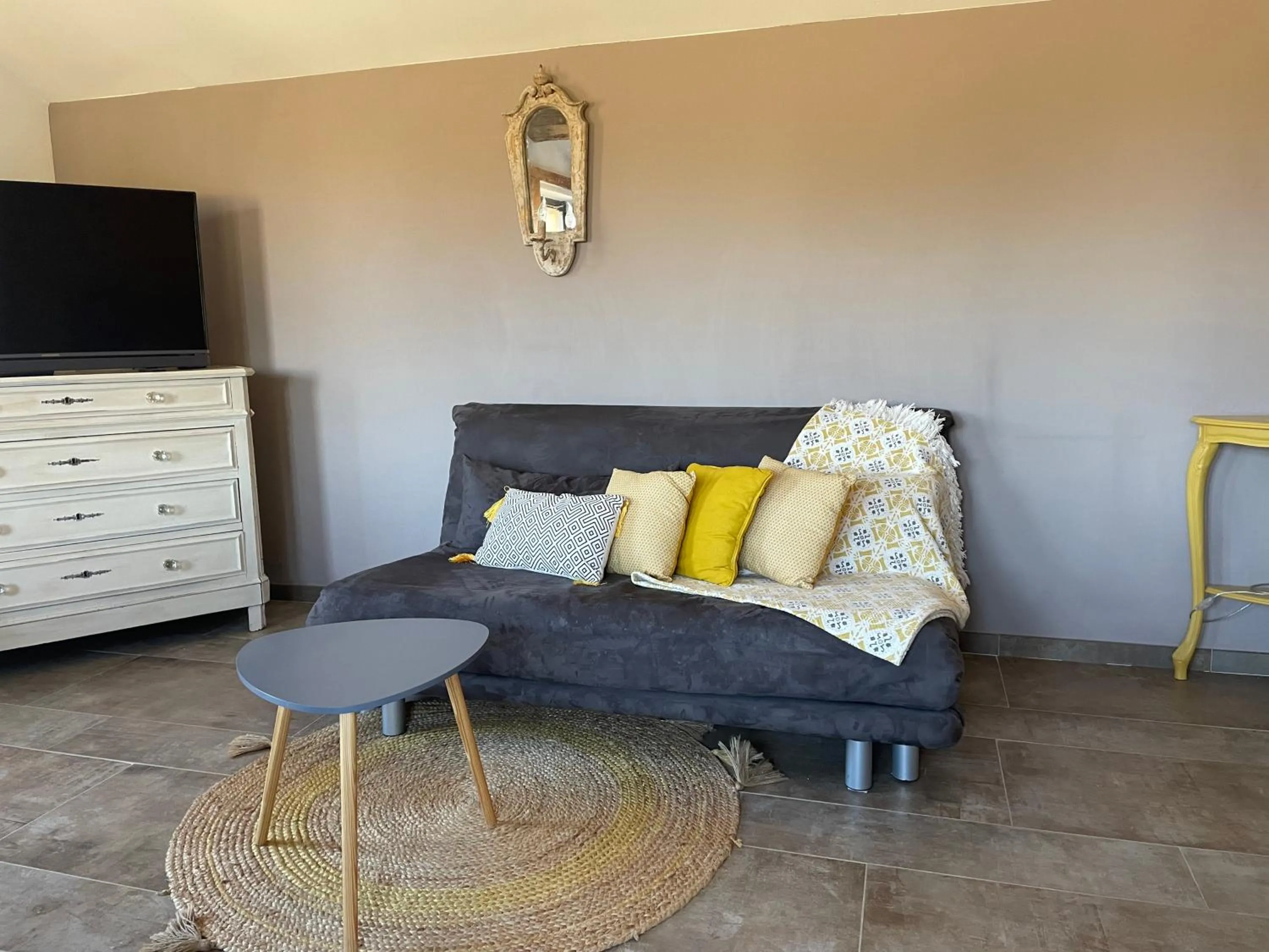 Seating area in Côté Dentelles