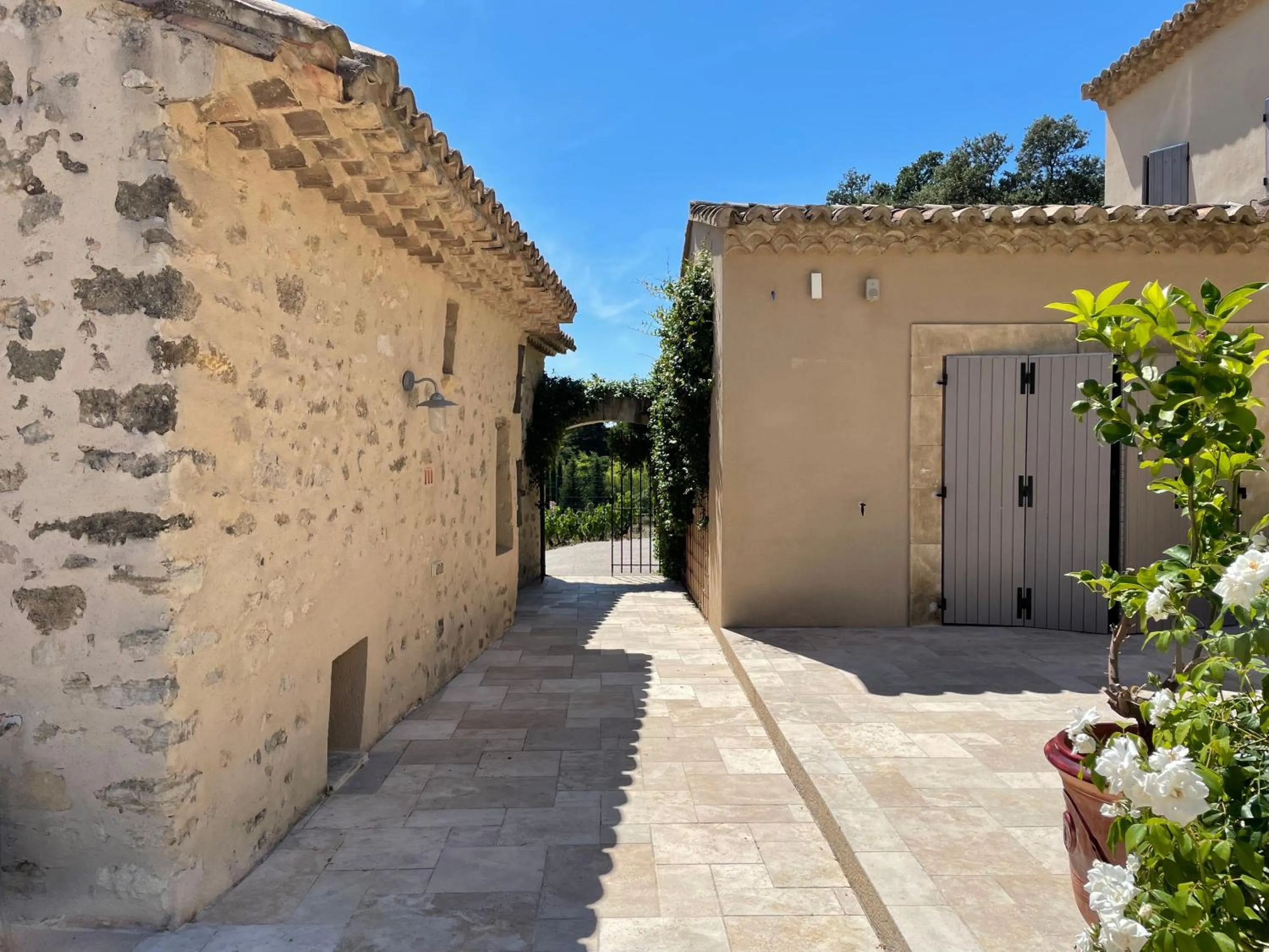 Patio in Côté Dentelles