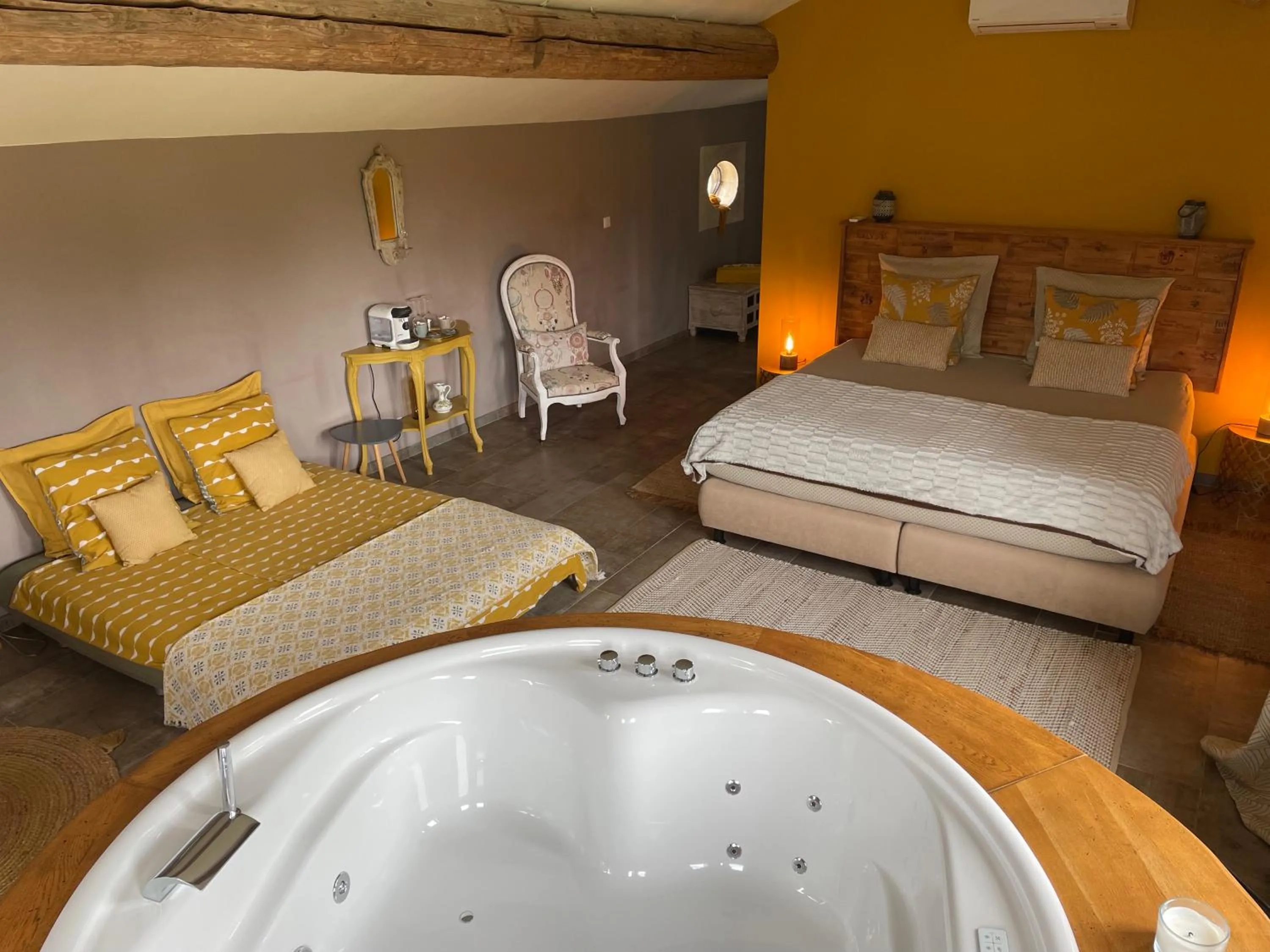 Family, Bed in Côté Dentelles