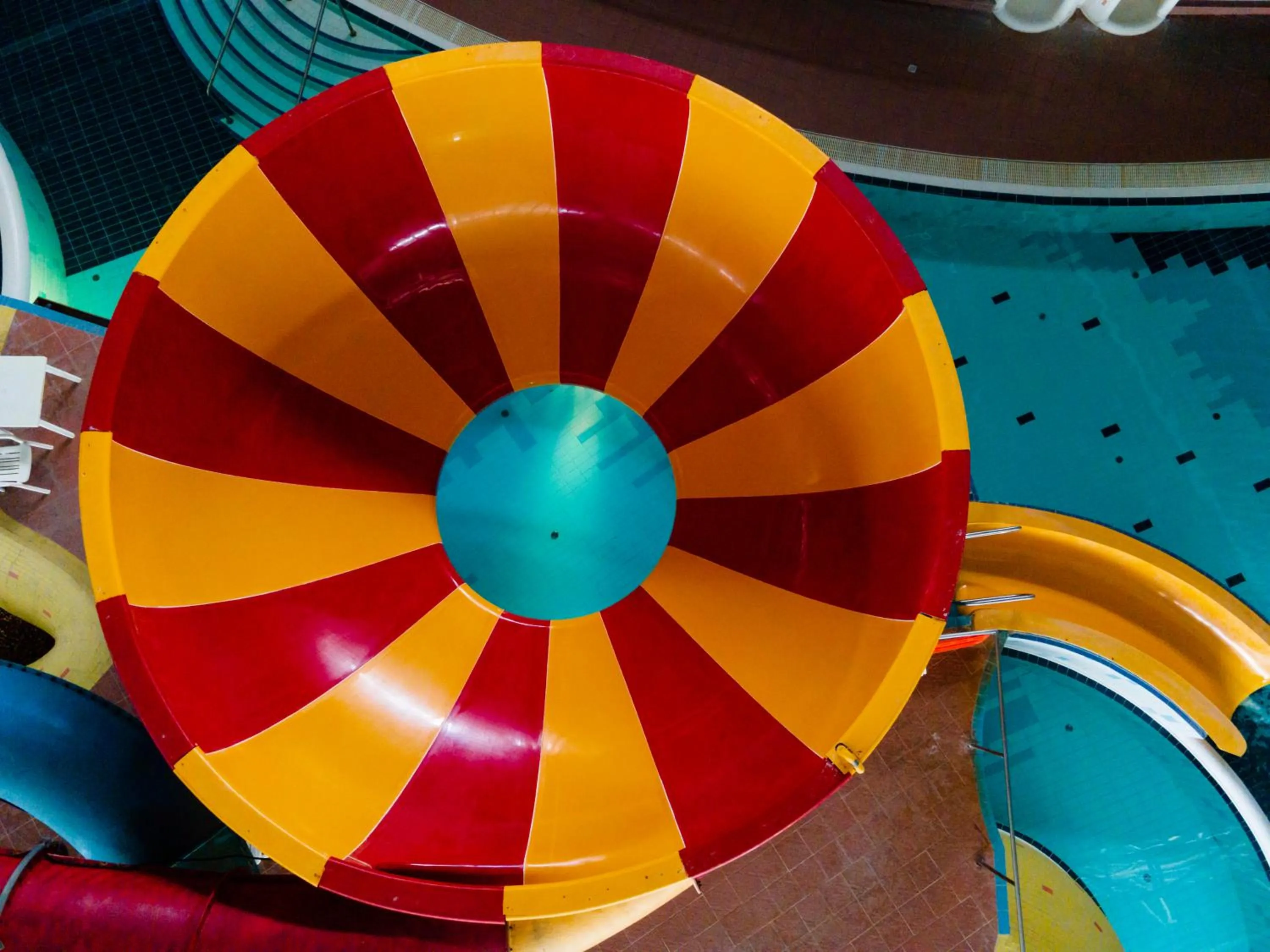 Swimming pool in Hunguest Szeged - ex Forrás