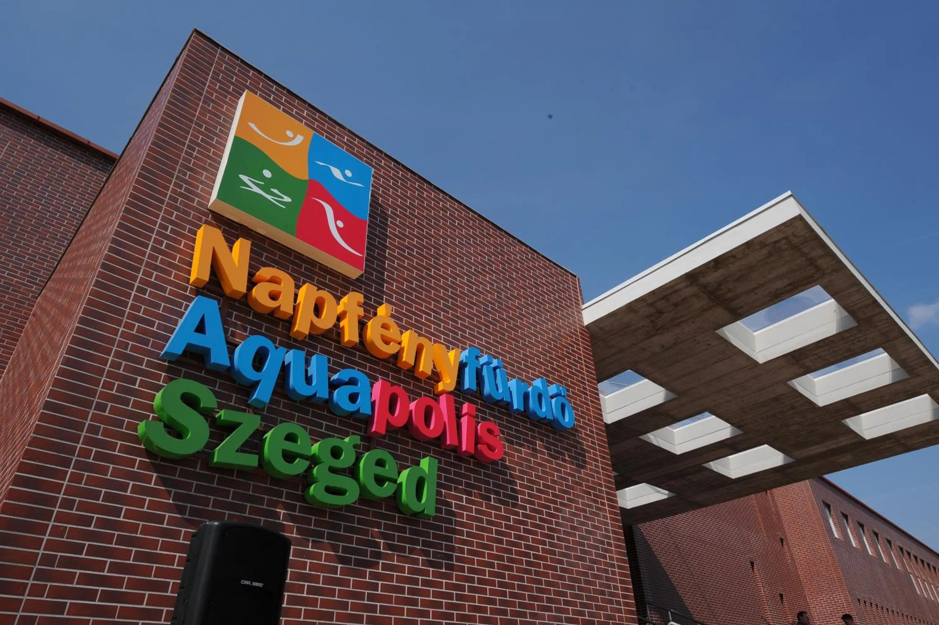 Facade/entrance in Hunguest Szeged - ex Forrás