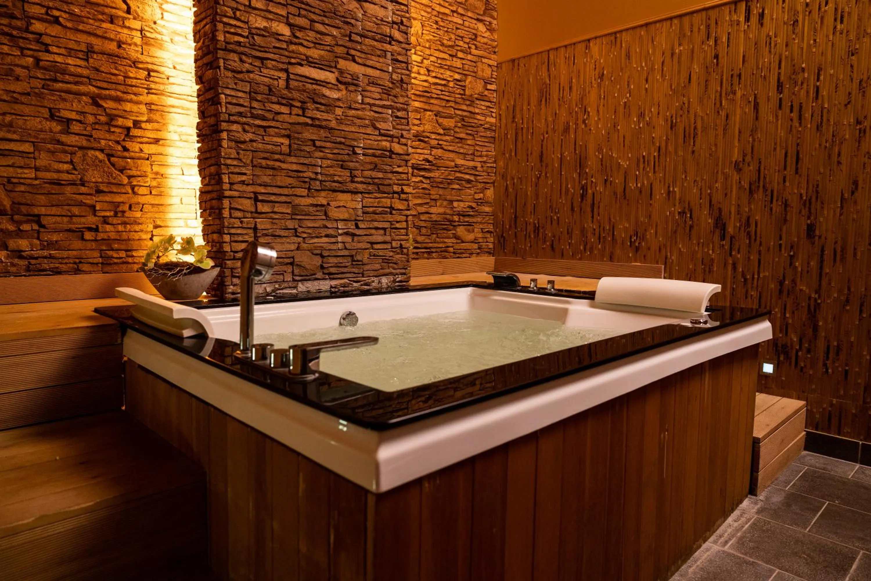 Spa and wellness centre/facilities in Hunguest Szeged - ex Forrás