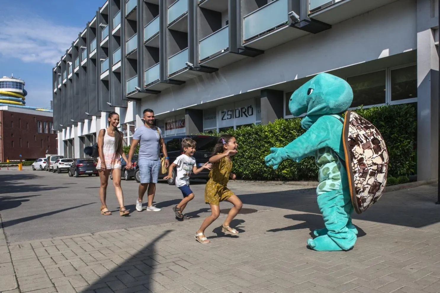 Facade/entrance in Hunguest Szeged - ex Forrás
