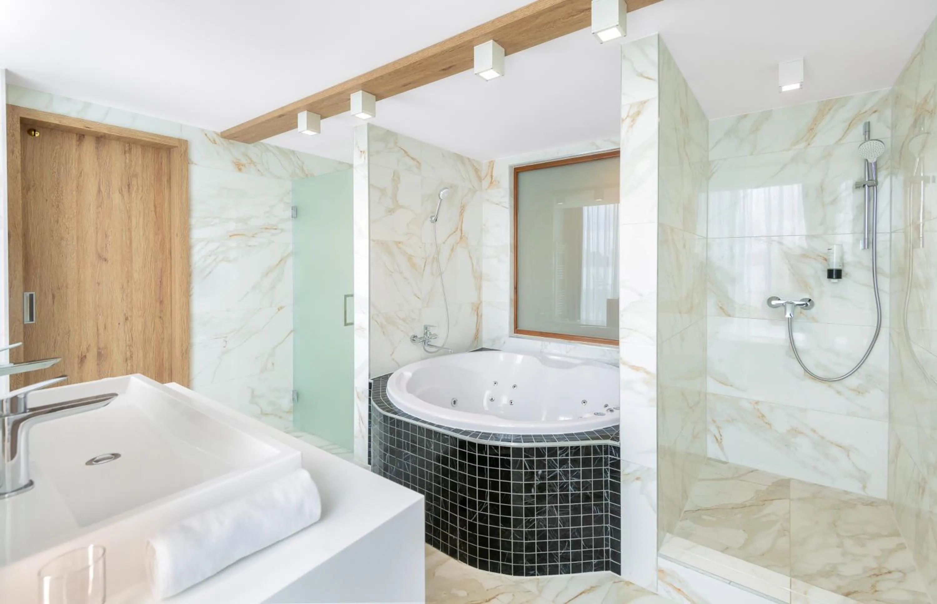 Property building in Hunguest Szeged - ex Forrás