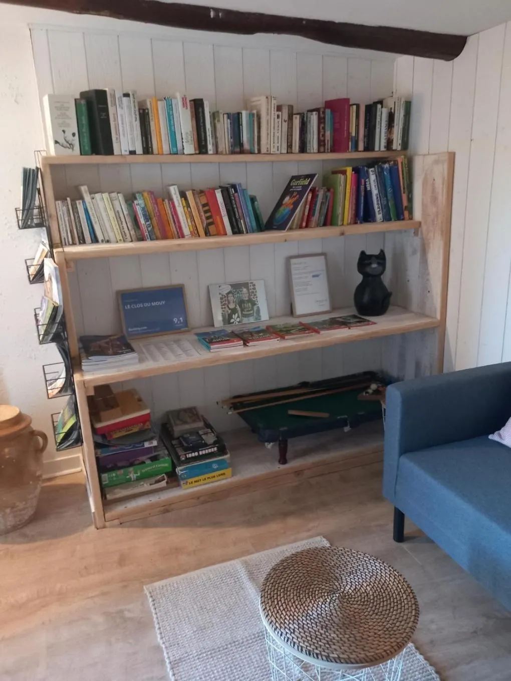 Library in LE CLOS DU MOUY