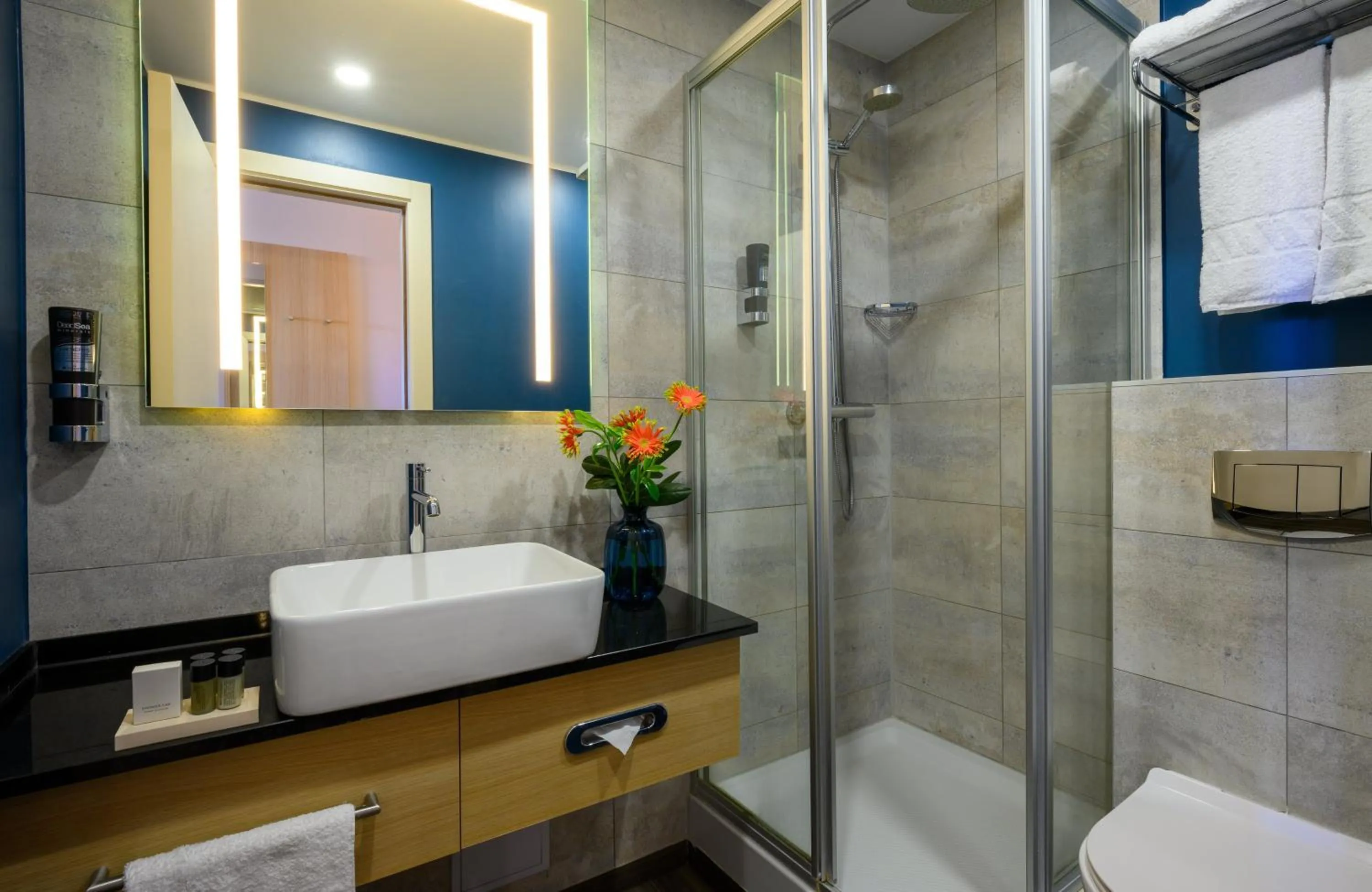 Bathroom in Leonardo Hotel Budapest