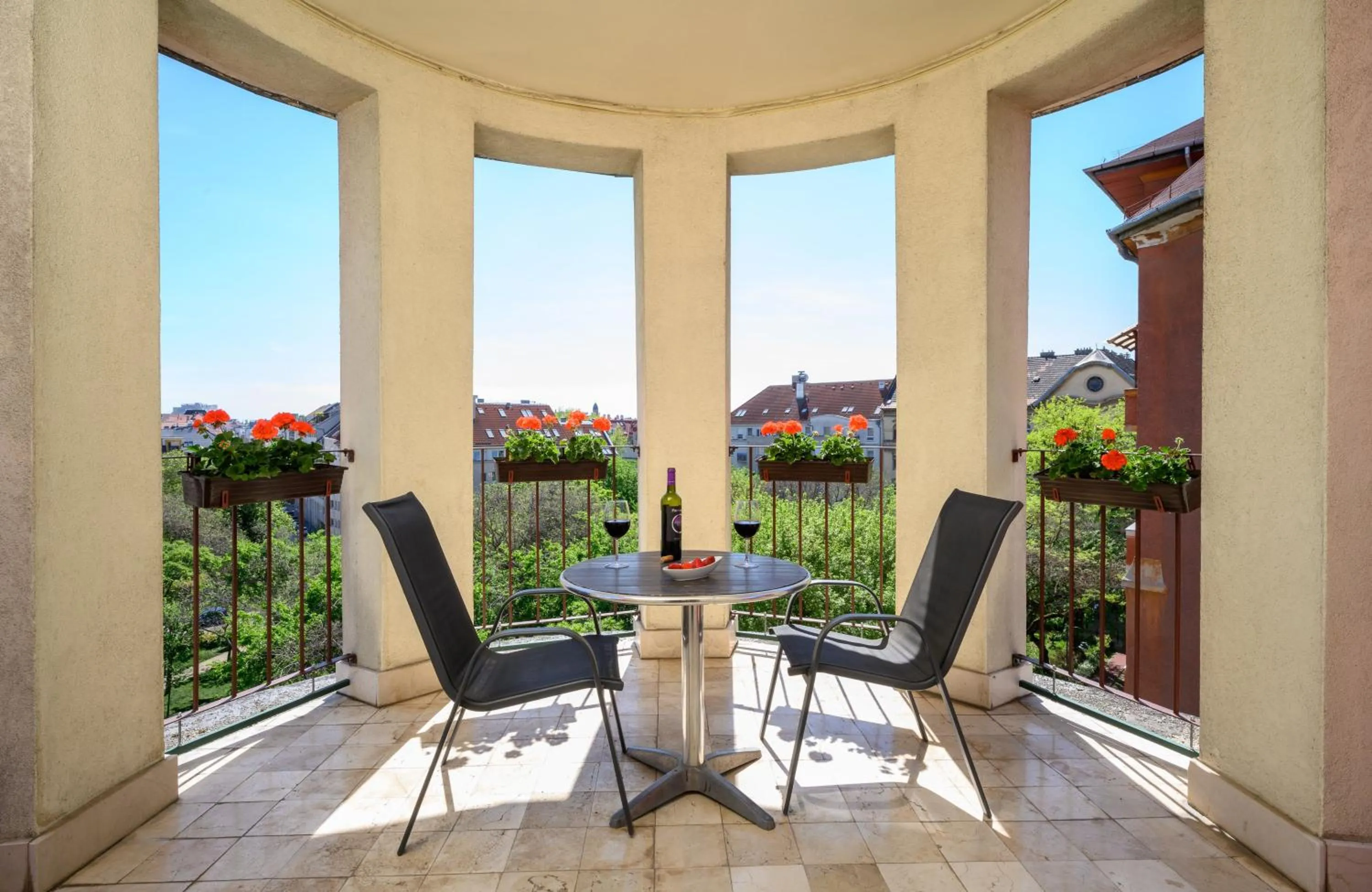 Photo of the whole room in Leonardo Hotel Budapest