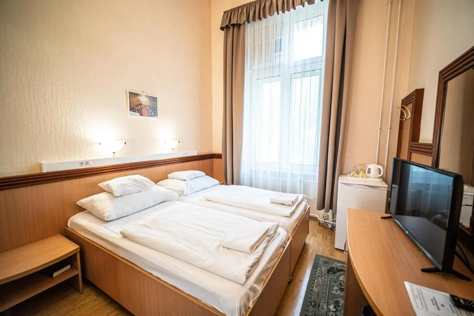 Budget Double or Twin Room in Tisza Hotel Budget Double or Twin Room in Tisza Hotel
