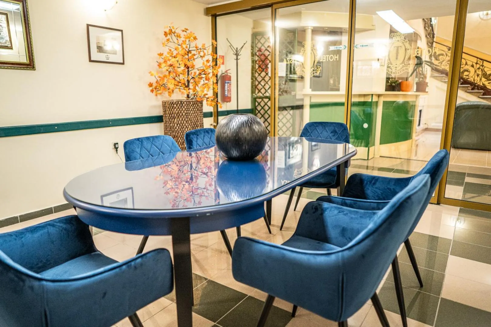 Seating area in Tisza Hotel