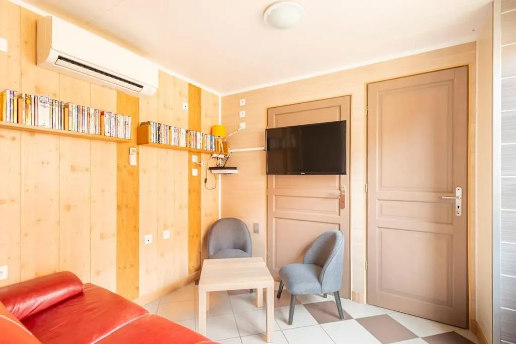 Communal lounge/ TV room in Les Grands Crus - Gîte "Pommard"