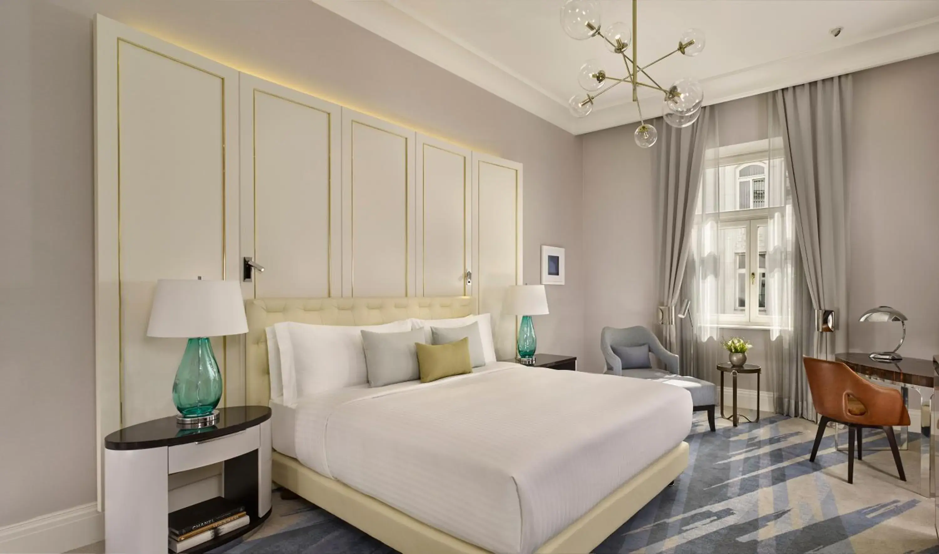 Bedroom, Bed in Al Habtoor Palace Budapest, Preferred Hotels & Resorts Bedroom, Bed in Al Habtoor Palace Budapest, Preferred Hotels & Resorts