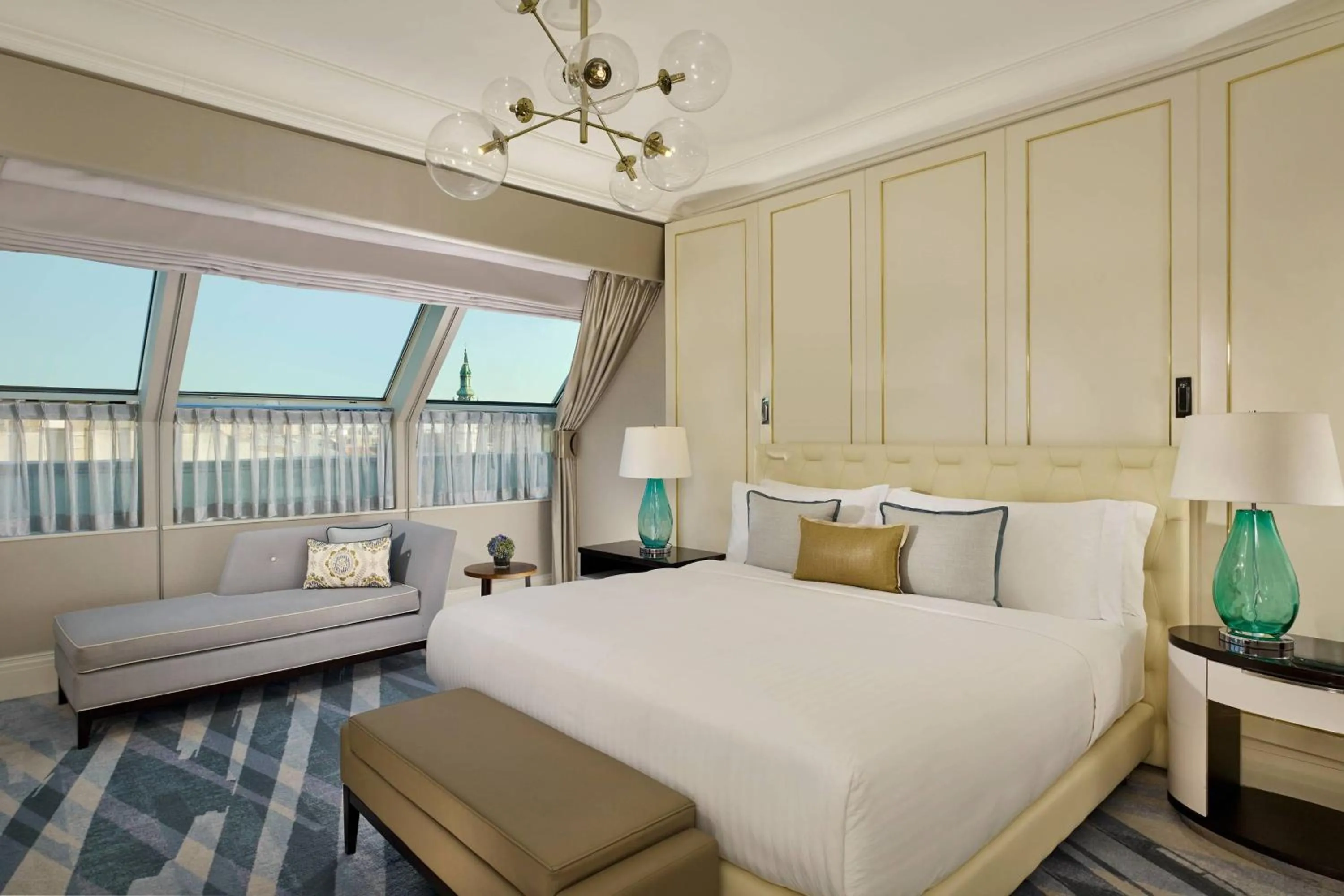 Bedroom, Bed in Al Habtoor Palace Budapest, Preferred Hotels & Resorts