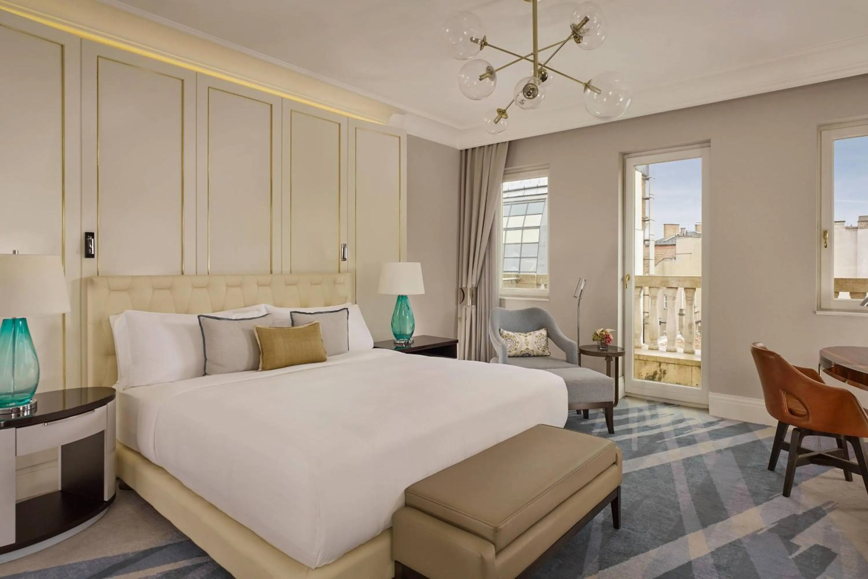 Photo of the whole room, Bed in Al Habtoor Palace Budapest, Preferred Hotels & Resorts