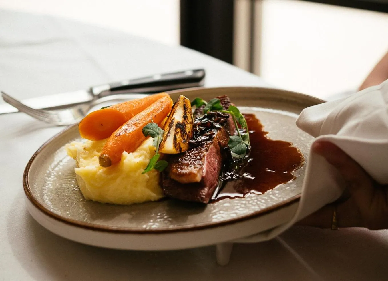 Restaurant/places to eat in Auberge du Rédier - Logis Hôtels