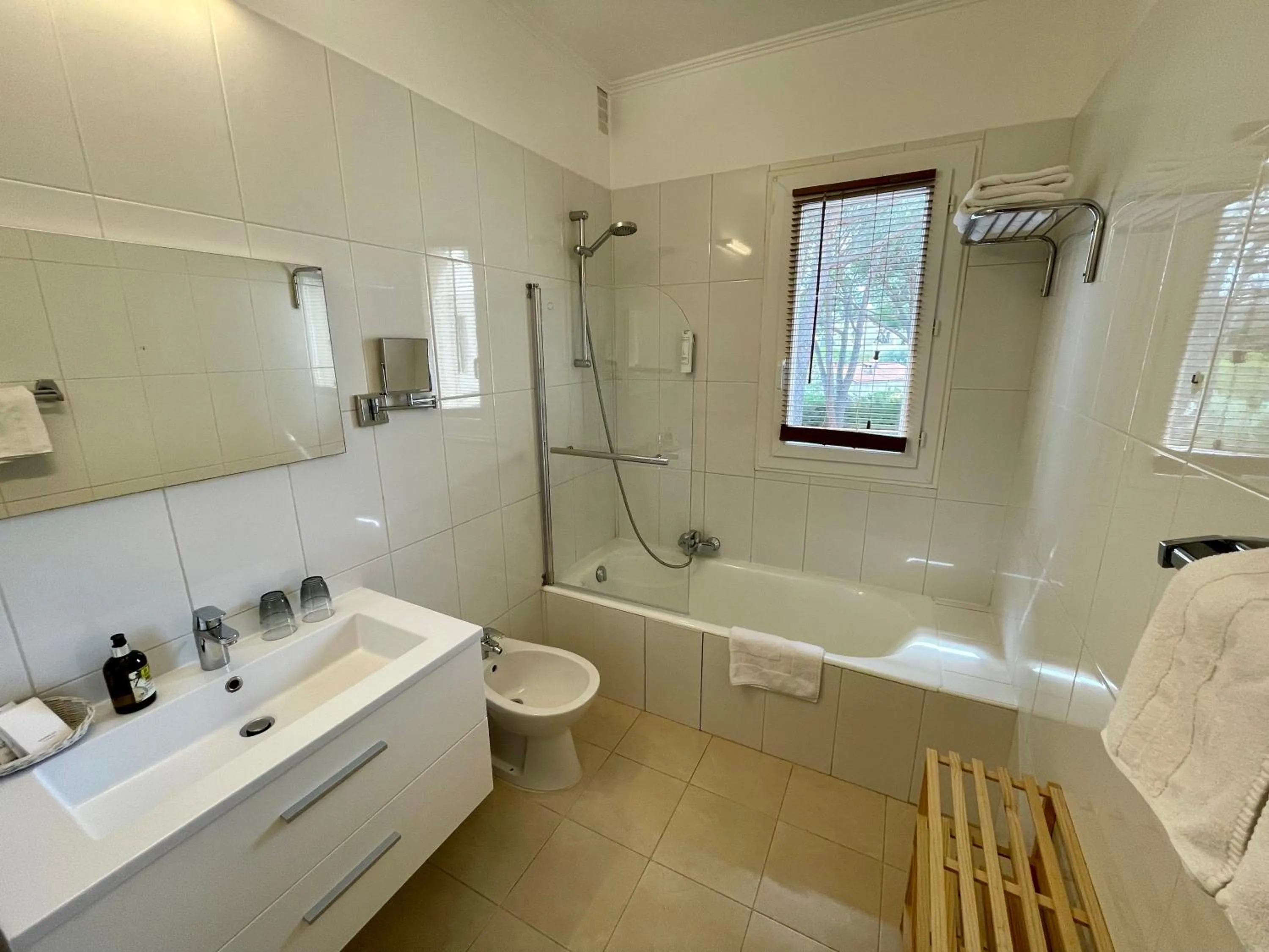 Bathroom in Auberge du Rédier - Logis Hôtels