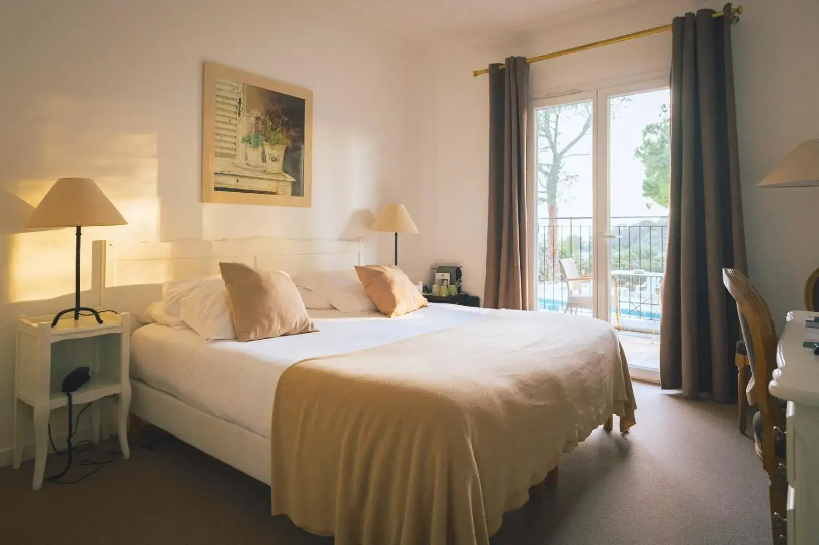 Double Room with Pool View in Auberge du Rédier - Logis Hôtels Double Room with Pool View in Auberge du Rédier - Logis Hôtels