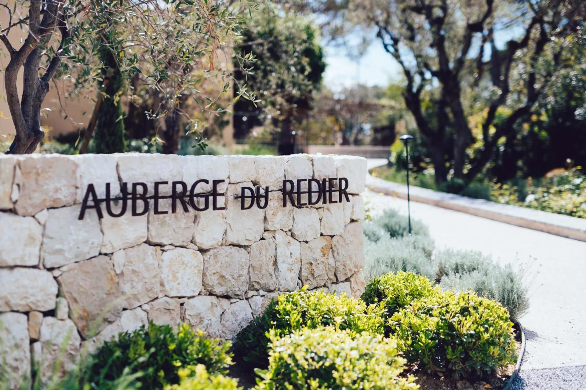 Facade/entrance in Auberge du Rédier - Logis Hôtels