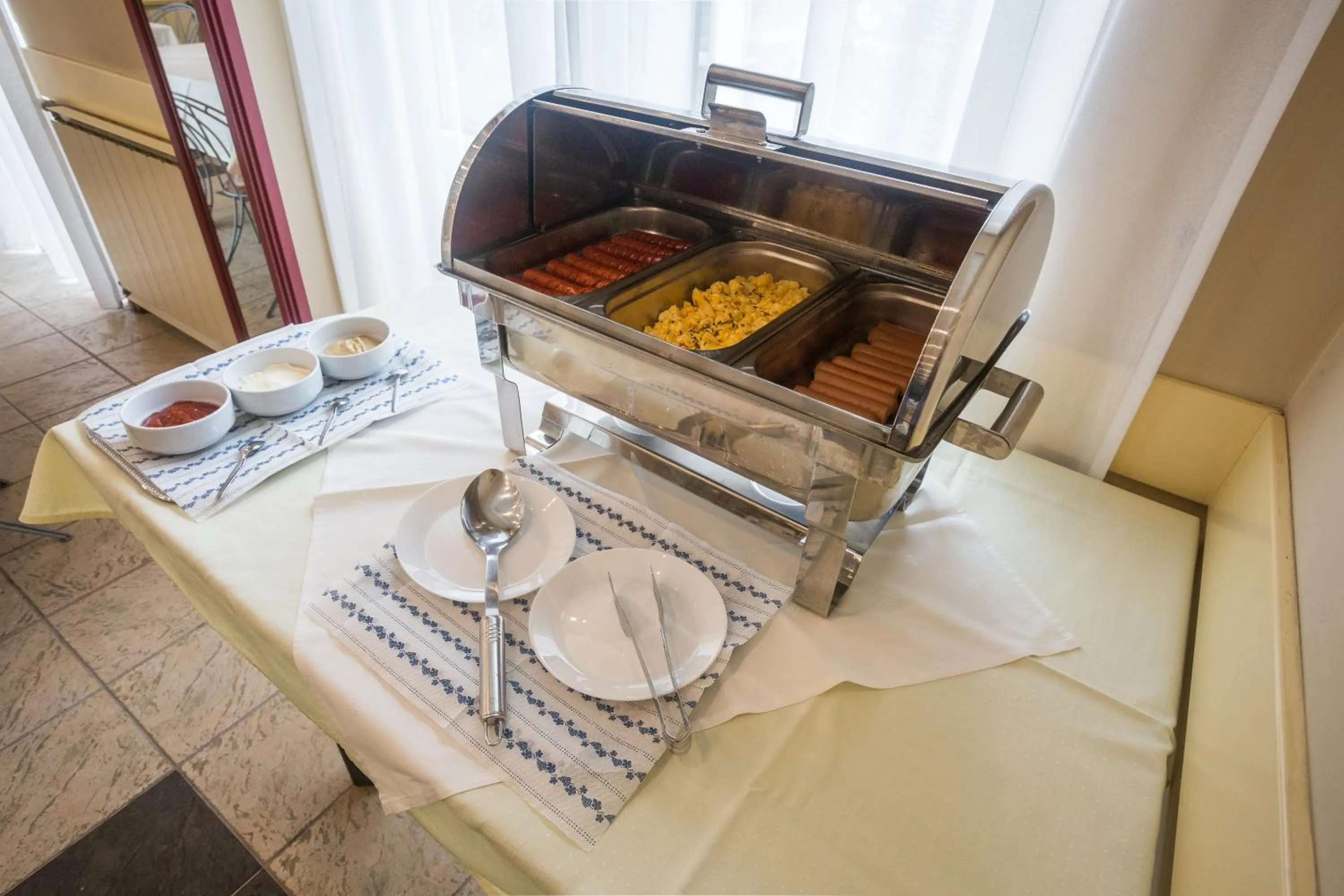 Food in Hotel Luna Budapest