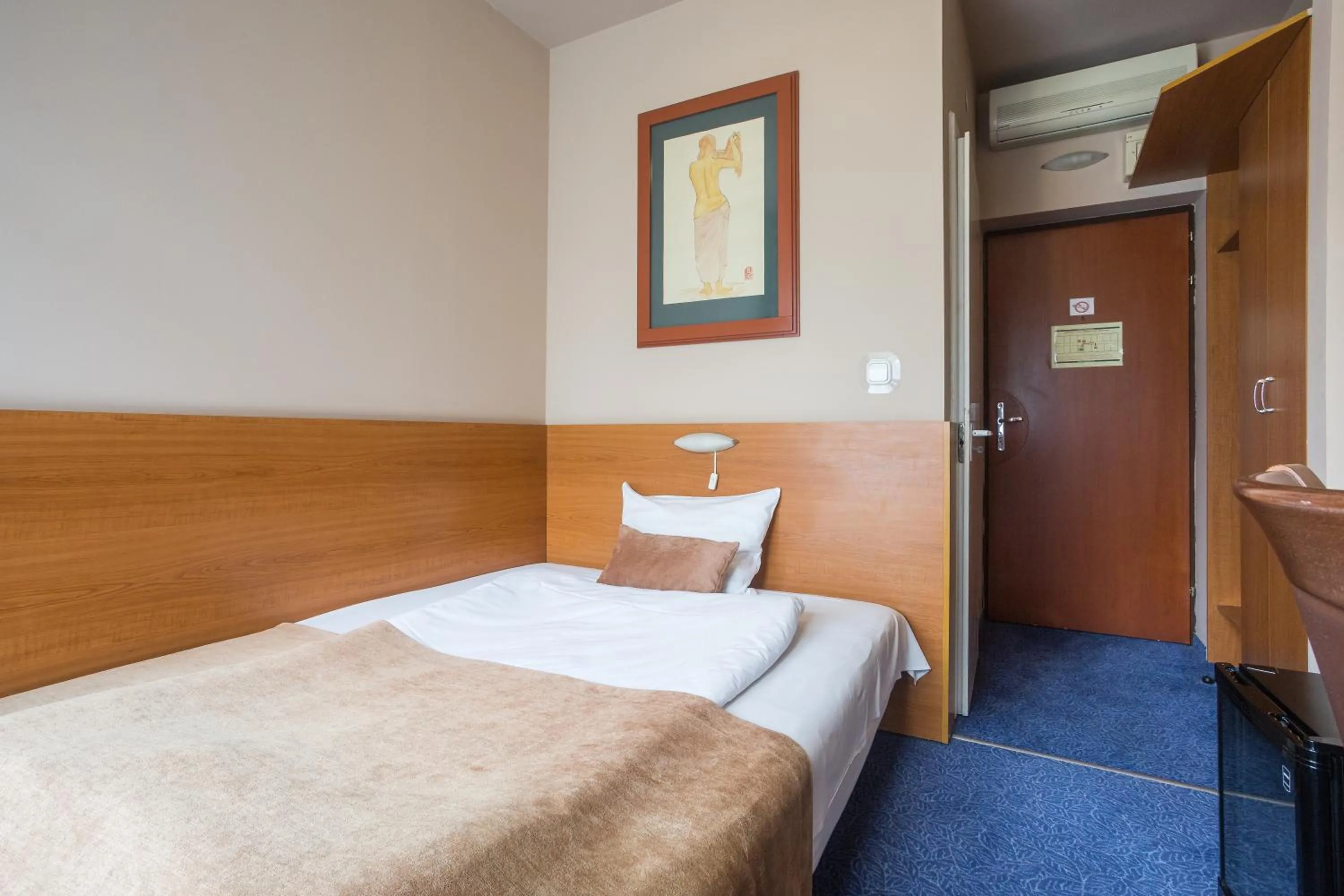 Bed in Hotel Luna Budapest