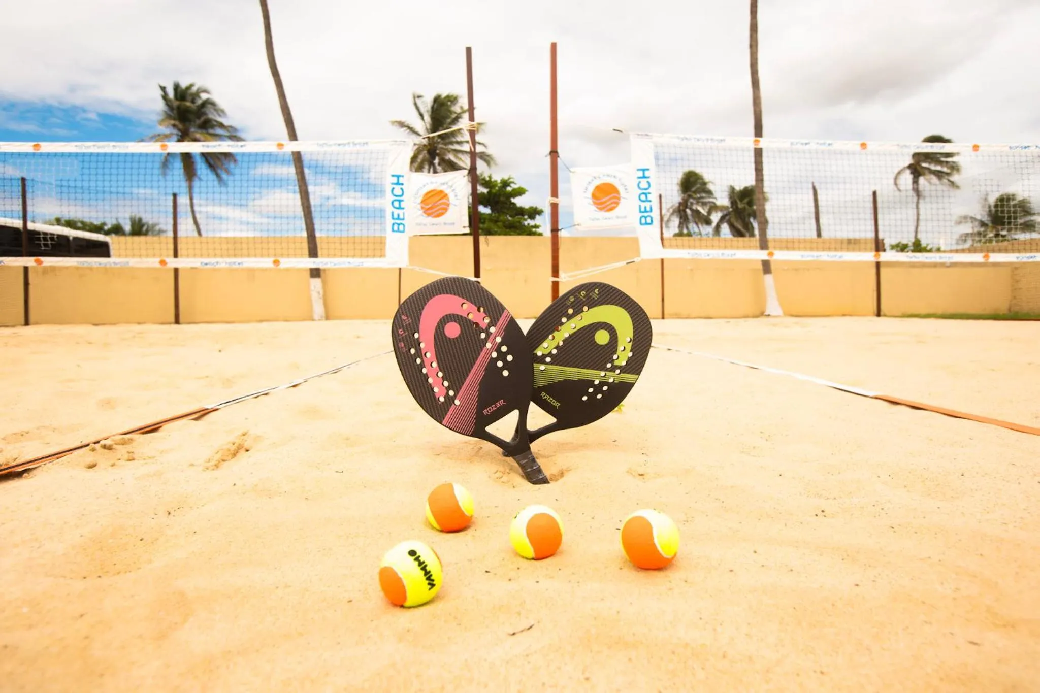 Tennis court in Sunset Beach Taíba Hotel