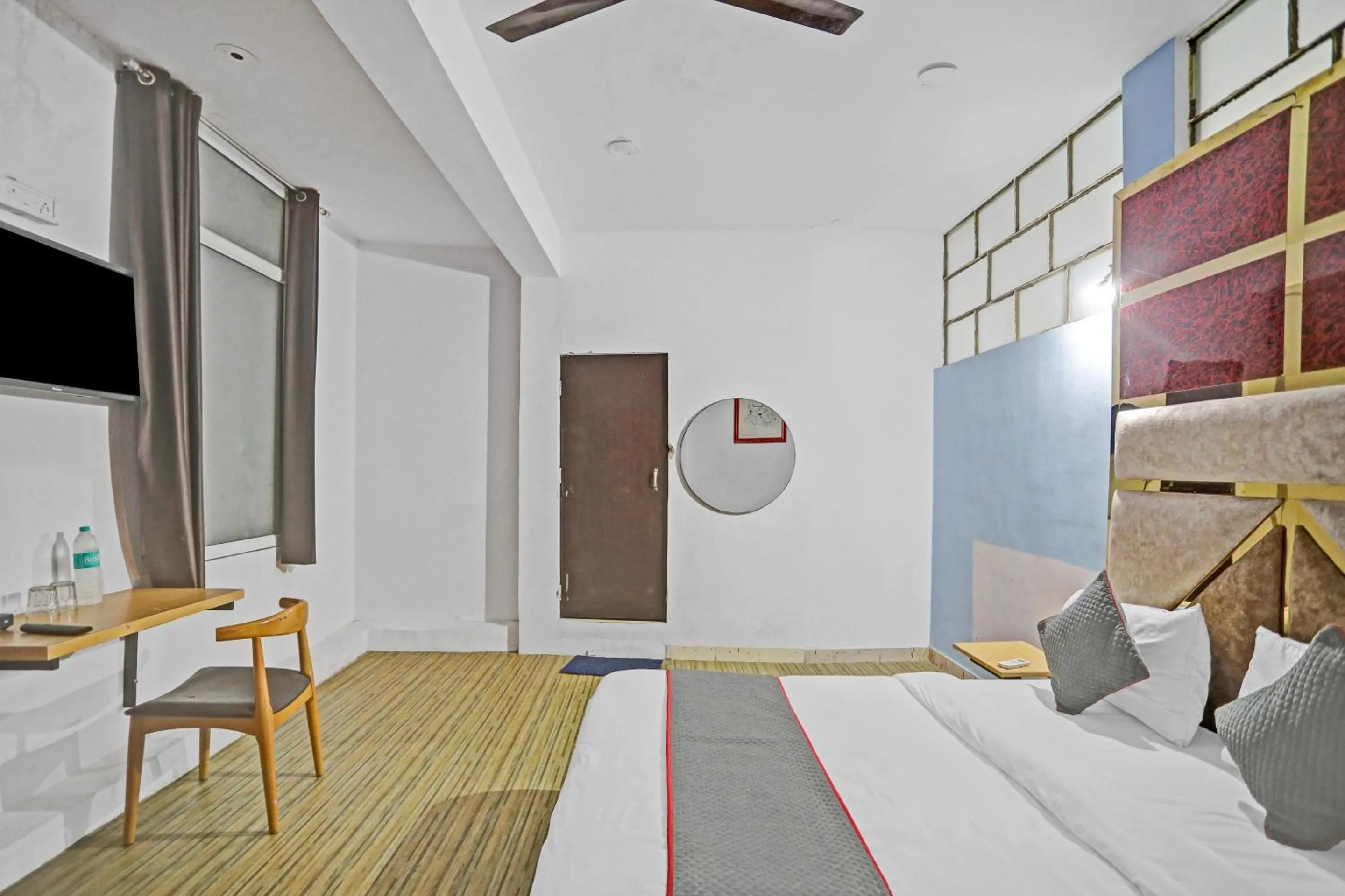 Lobby or reception, Bed in Collection O JPS