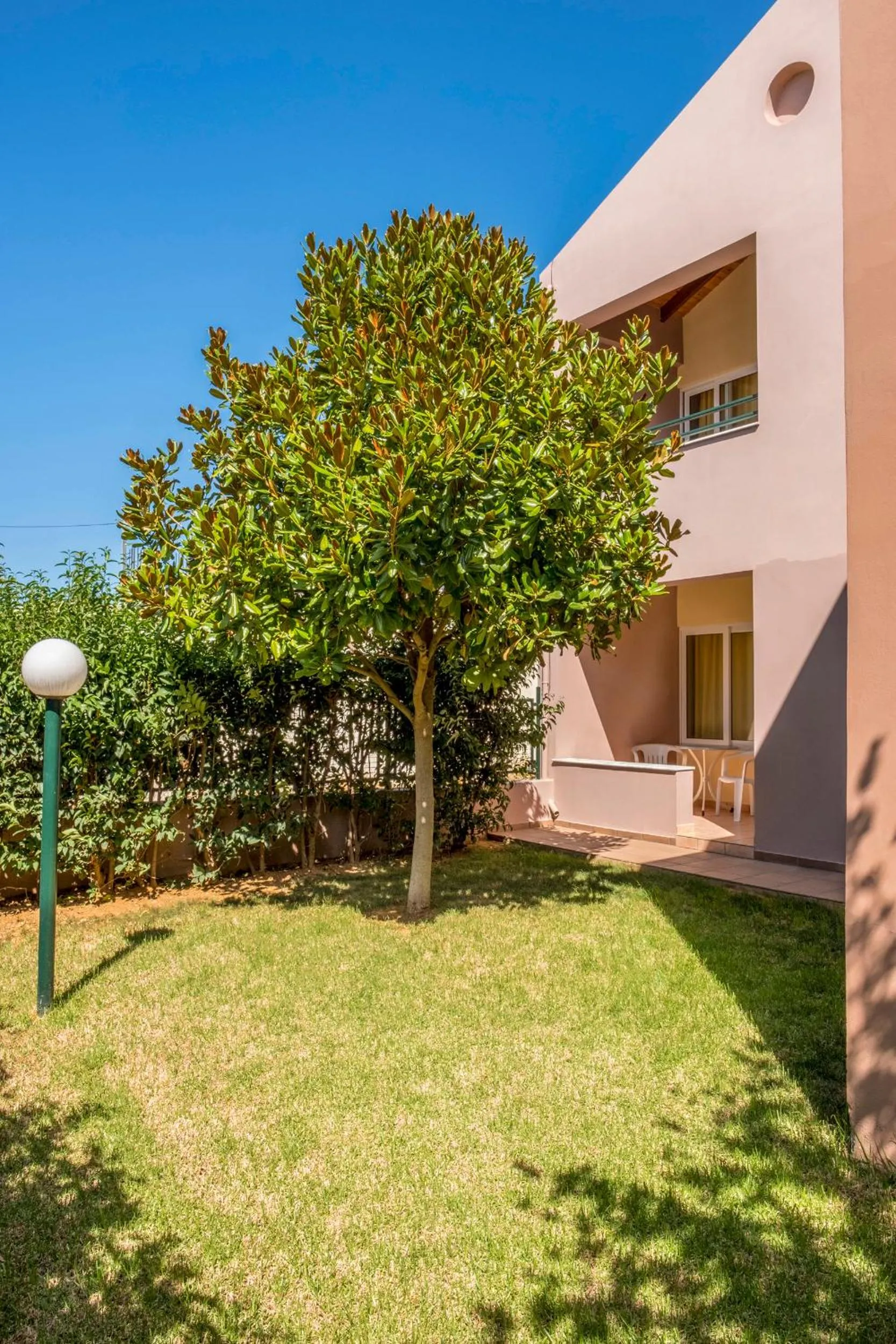 Garden in Theos Holidays Apartments