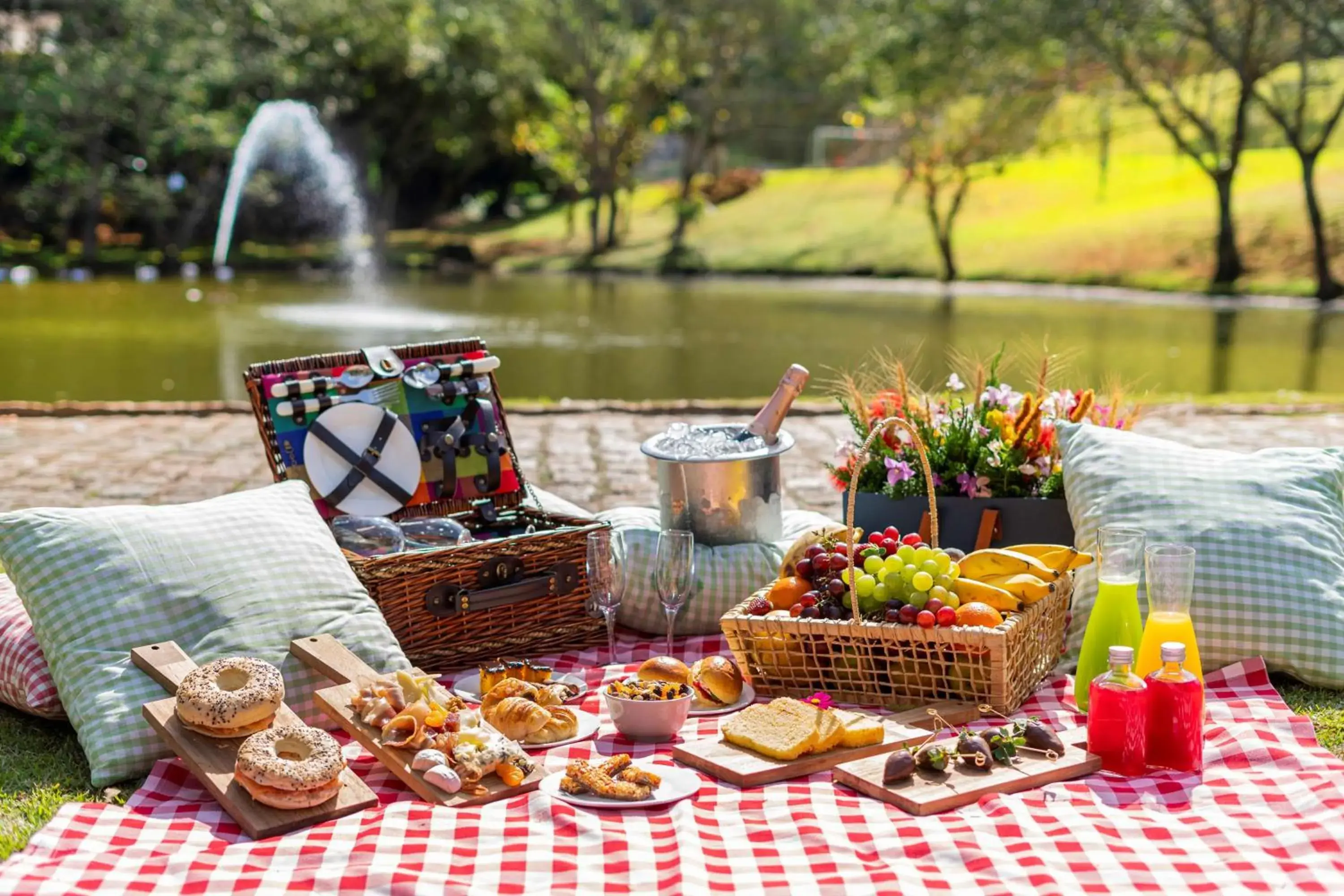 Restaurant/places to eat in Almenat Embu Das Artes Sao Paulo, Tapestry Collection Restaurant/places to eat in Almenat Embu Das Artes Sao Paulo, Tapestry Collection