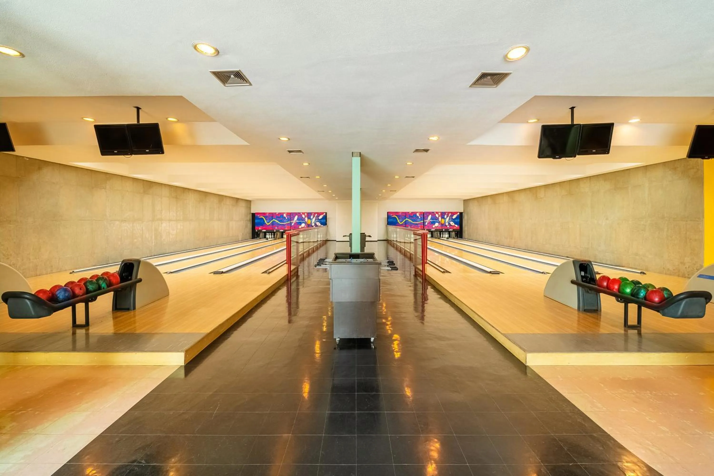 Bowling in Almenat Embu Das Artes Sao Paulo, Tapestry Collection
