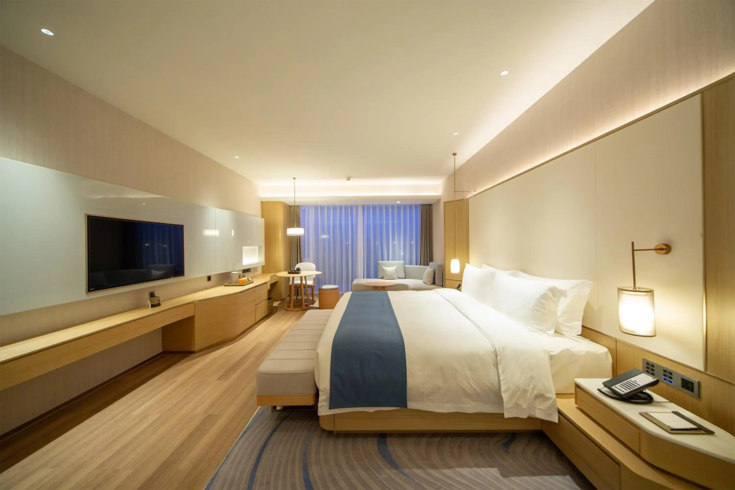 Deluxe King Room with Garden View in Wyndham Garden Jinjiang Deluxe King Room with Garden View in Wyndham Garden Jinjiang