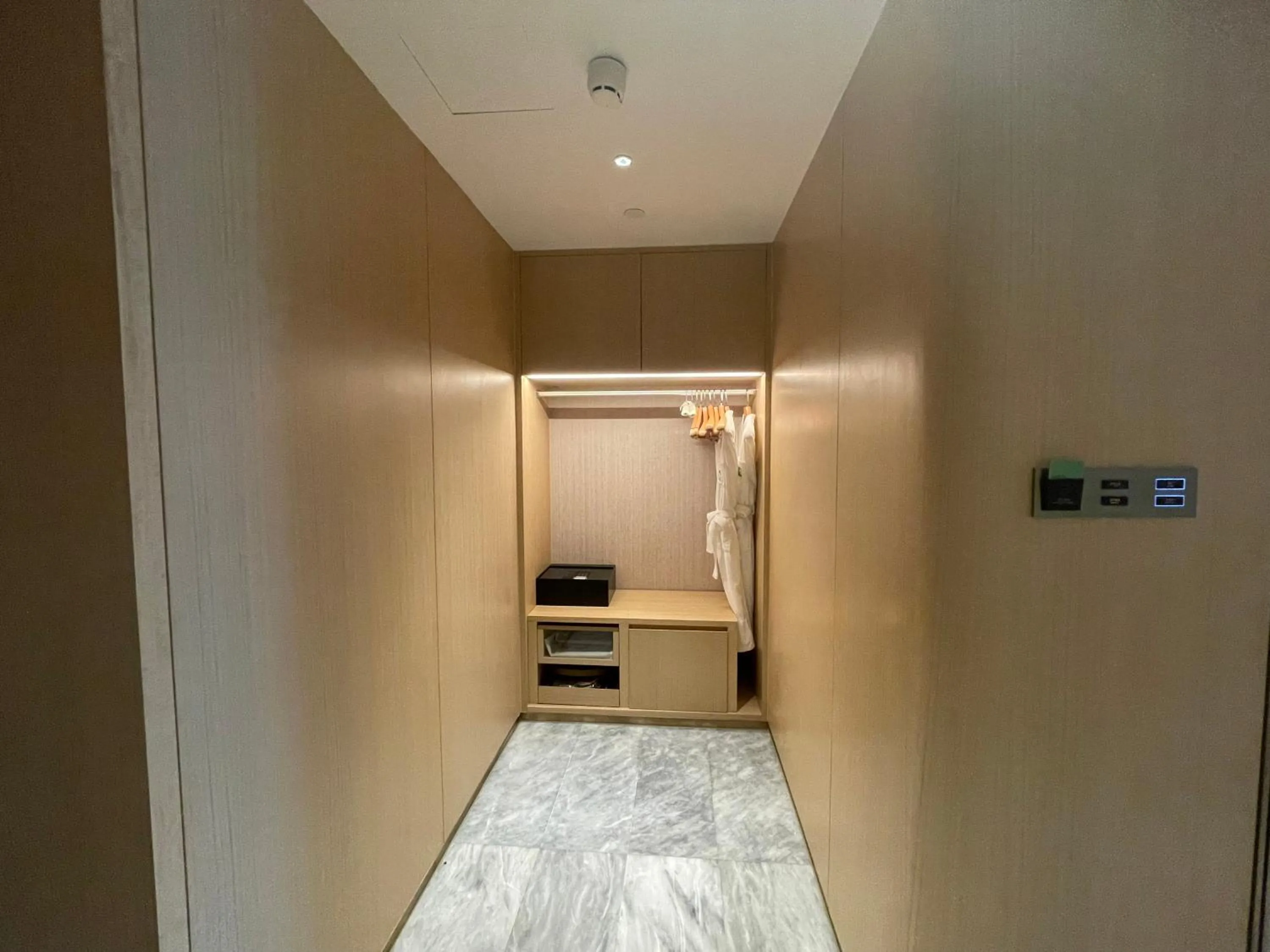 wardrobe in Wyndham Garden Jinjiang
