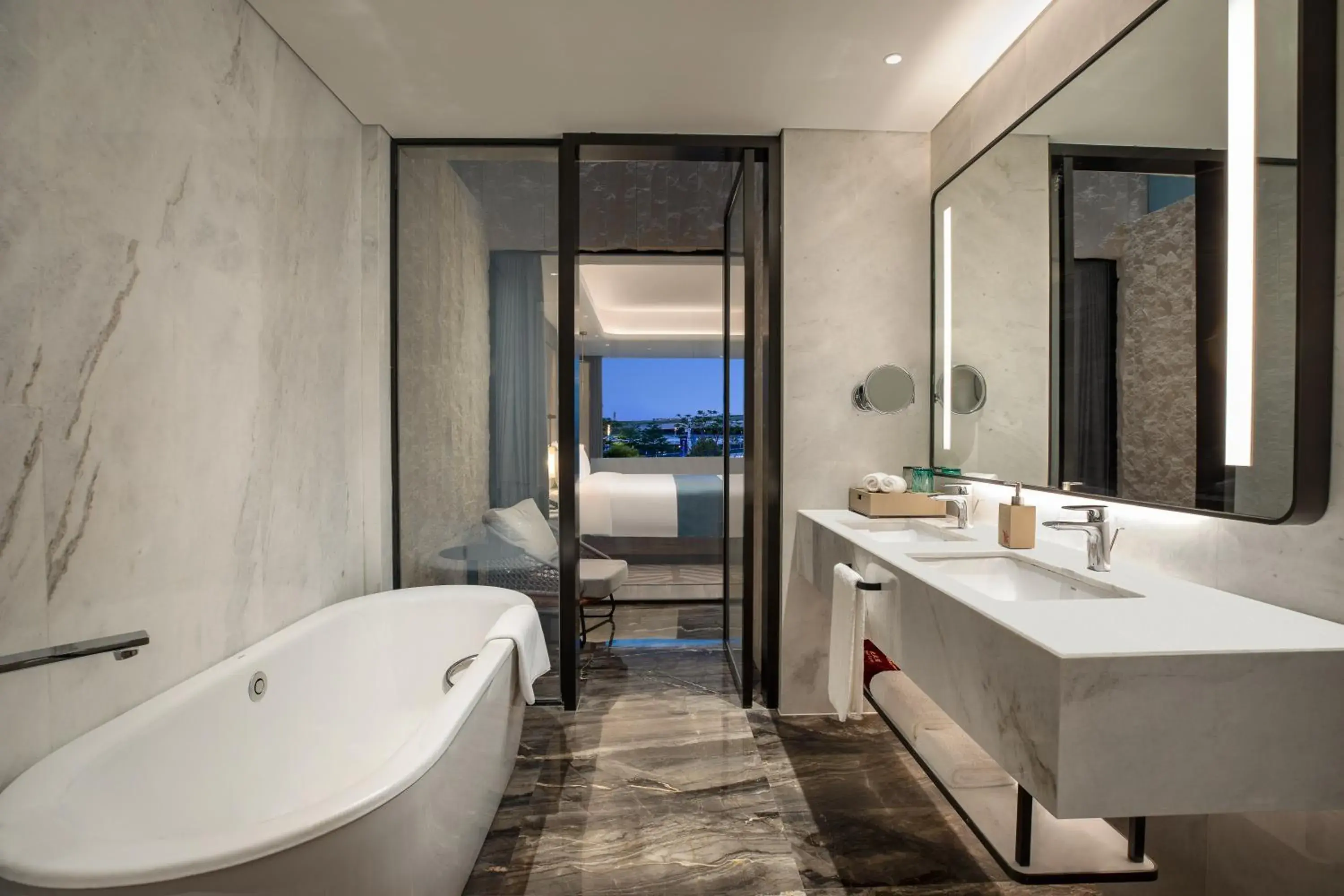 Deluxe King Room with Lake View in Wyndham Garden Jinjiang Deluxe King Room with Lake View in Wyndham Garden Jinjiang