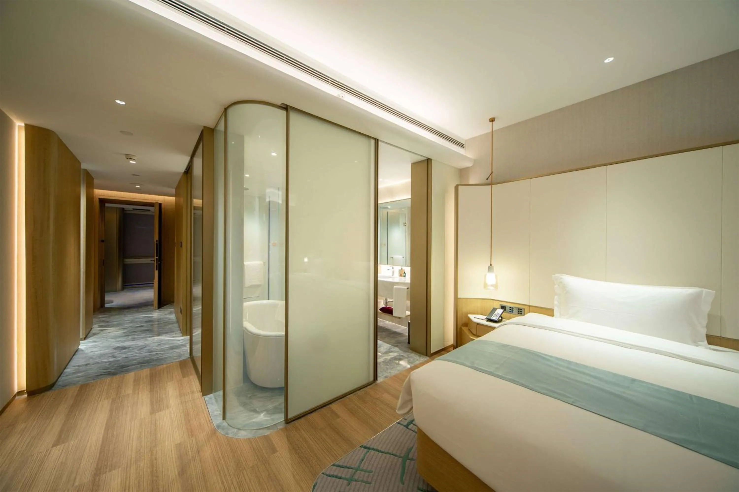 Photo of the whole room, Bed in Wyndham Garden Jinjiang