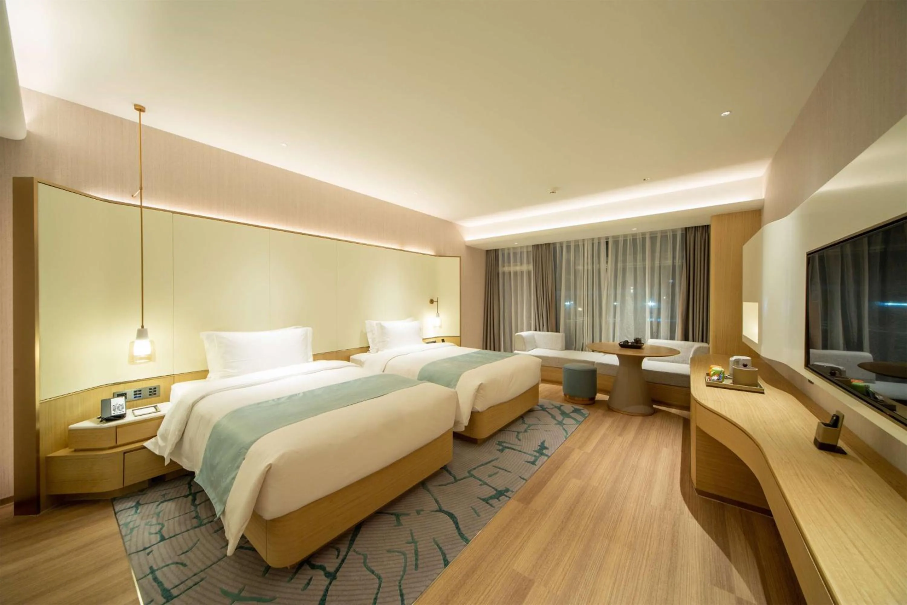Photo of the whole room, Bed in Wyndham Garden Jinjiang