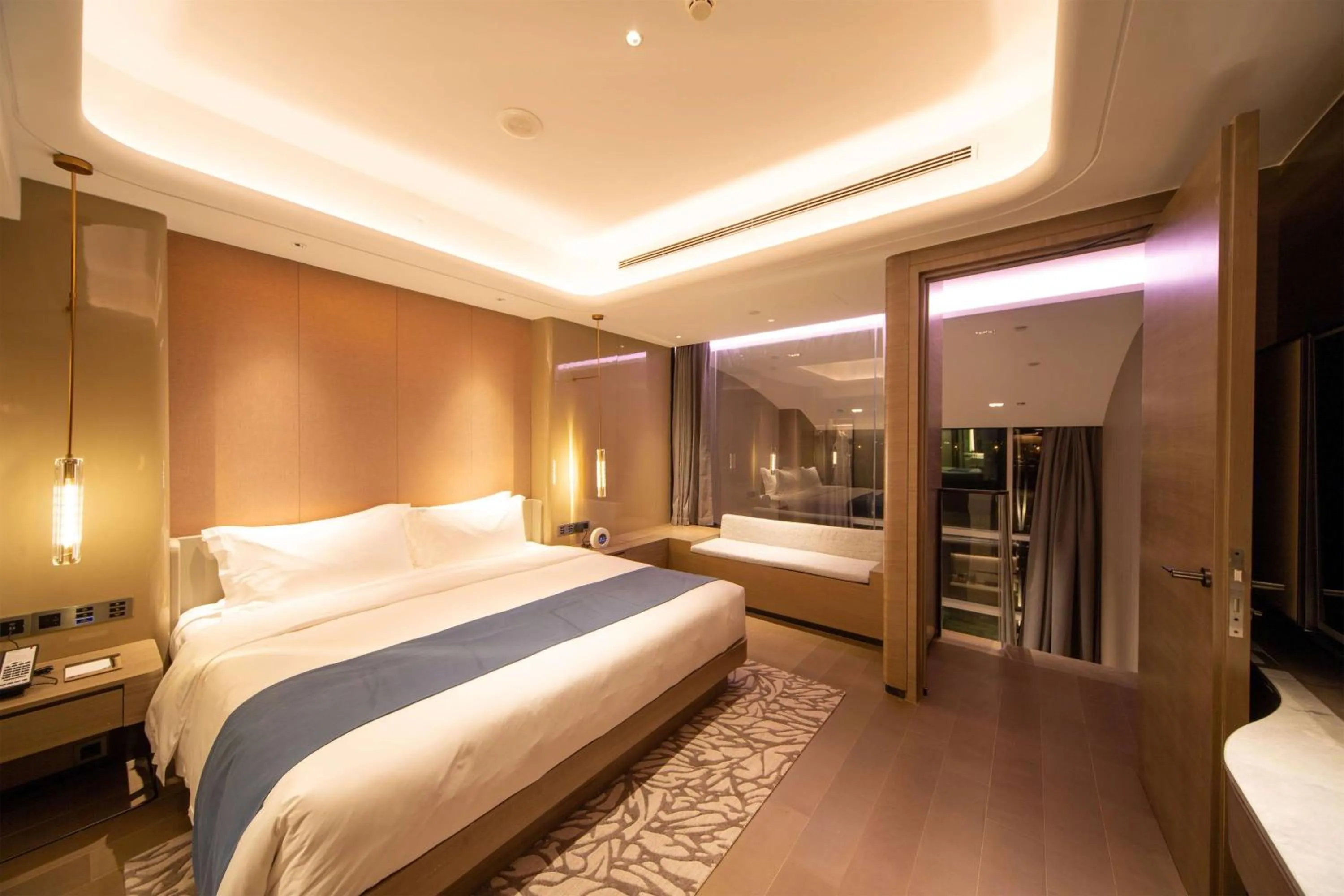 Photo of the whole room, Bed in Wyndham Garden Jinjiang