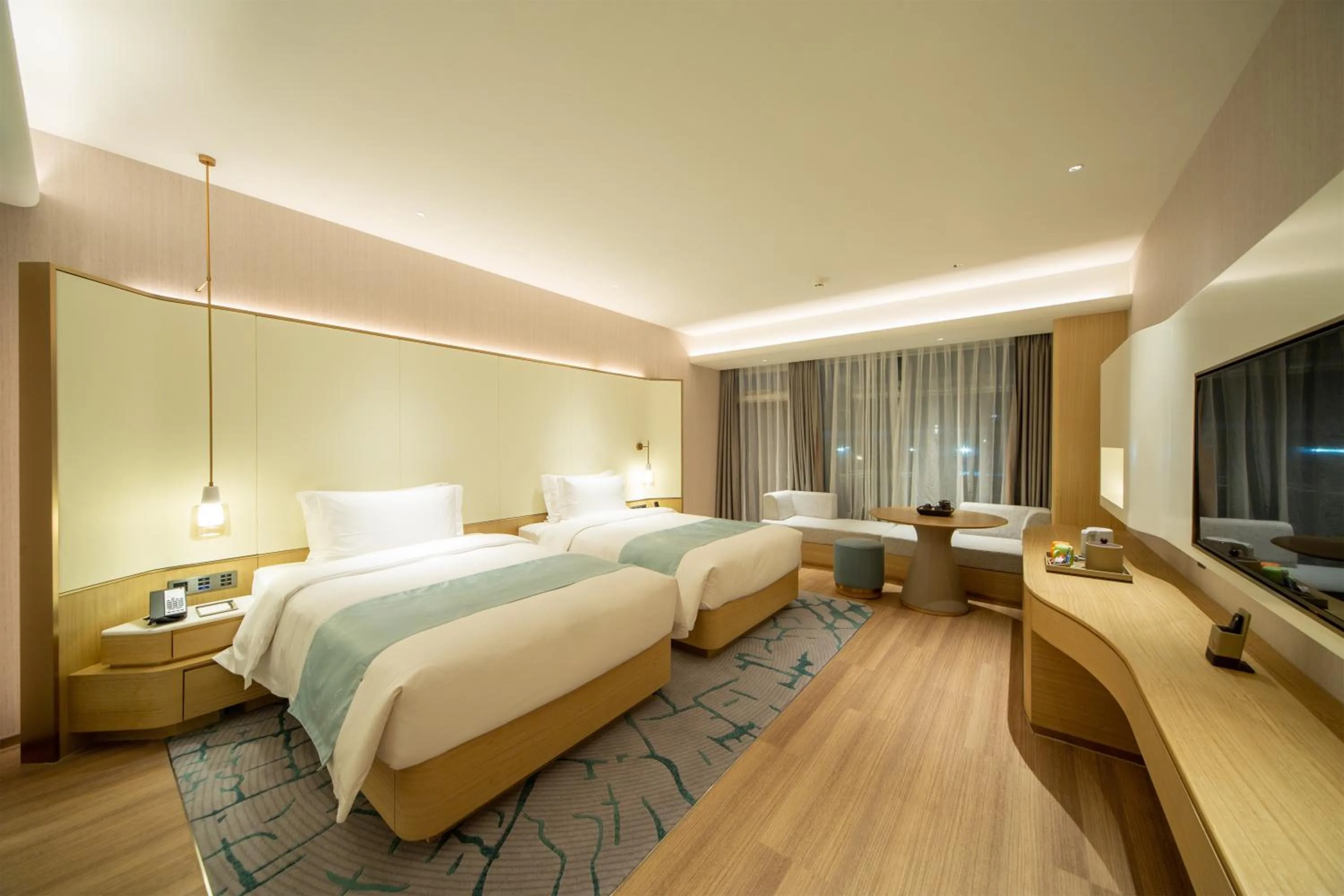 Photo of the whole room, Bed in Wyndham Garden Jinjiang