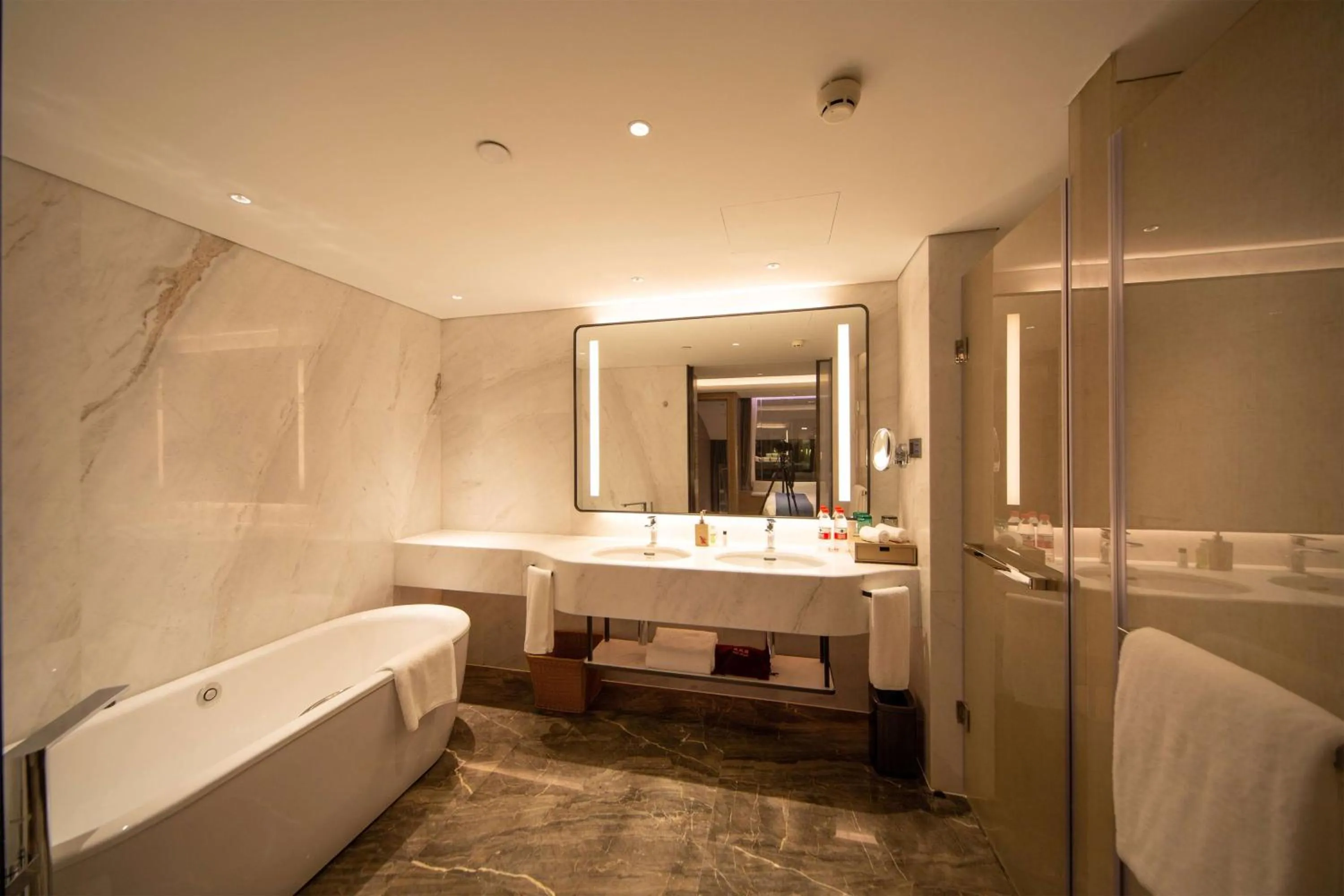 Photo of the whole room in Wyndham Garden Jinjiang