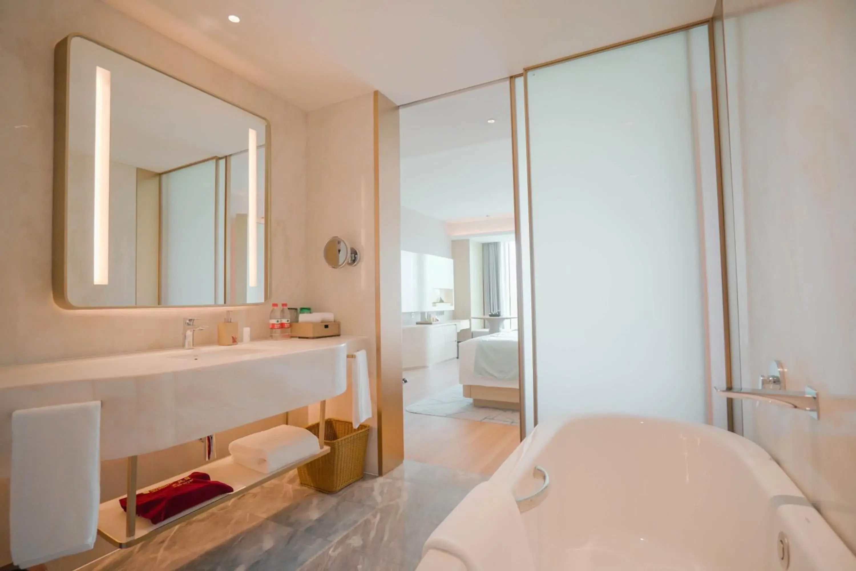 Deluxe Twin Room with Lake View in Wyndham Garden Jinjiang Deluxe Twin Room with Lake View in Wyndham Garden Jinjiang
