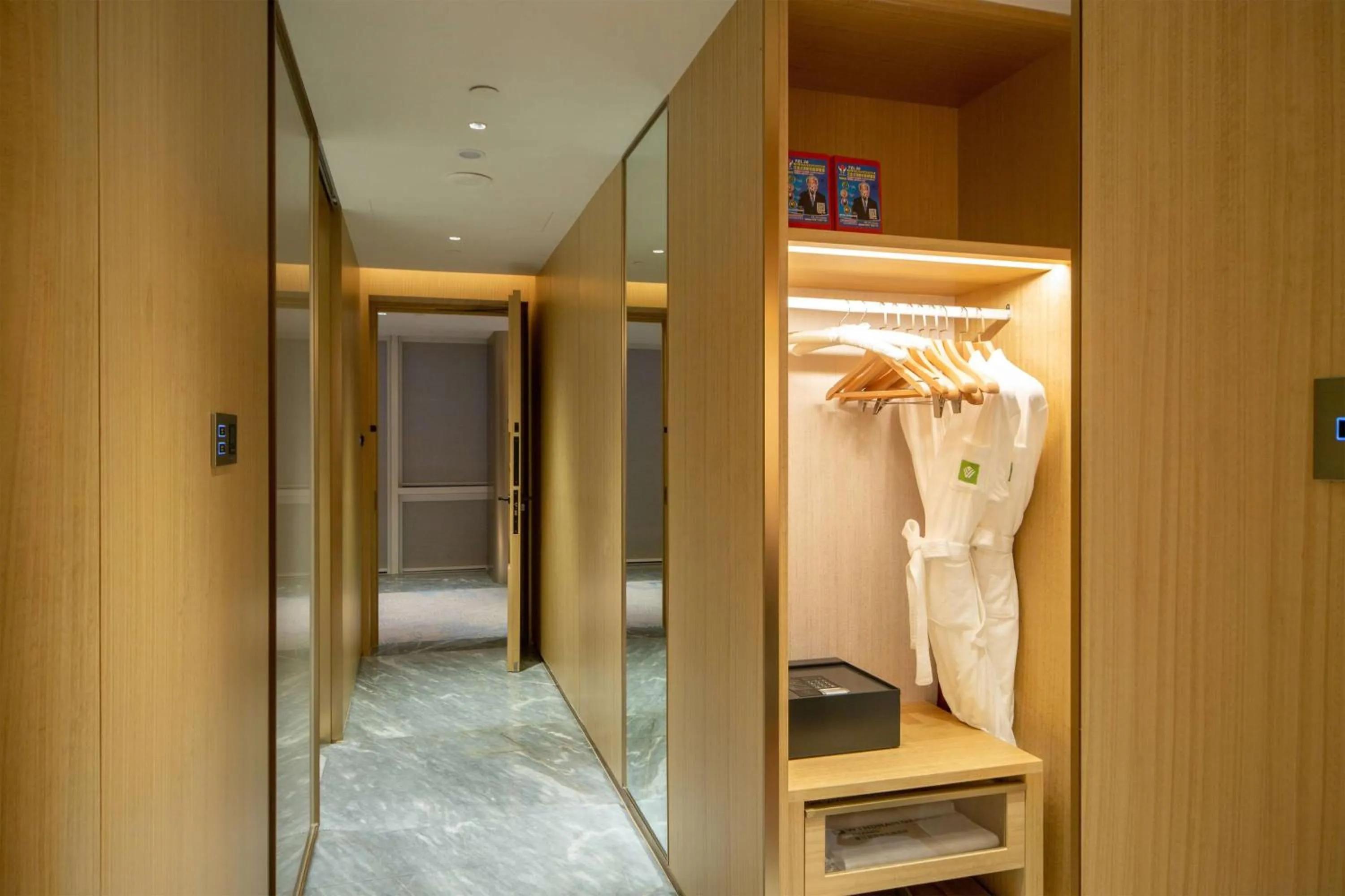 Photo of the whole room in Wyndham Garden Jinjiang