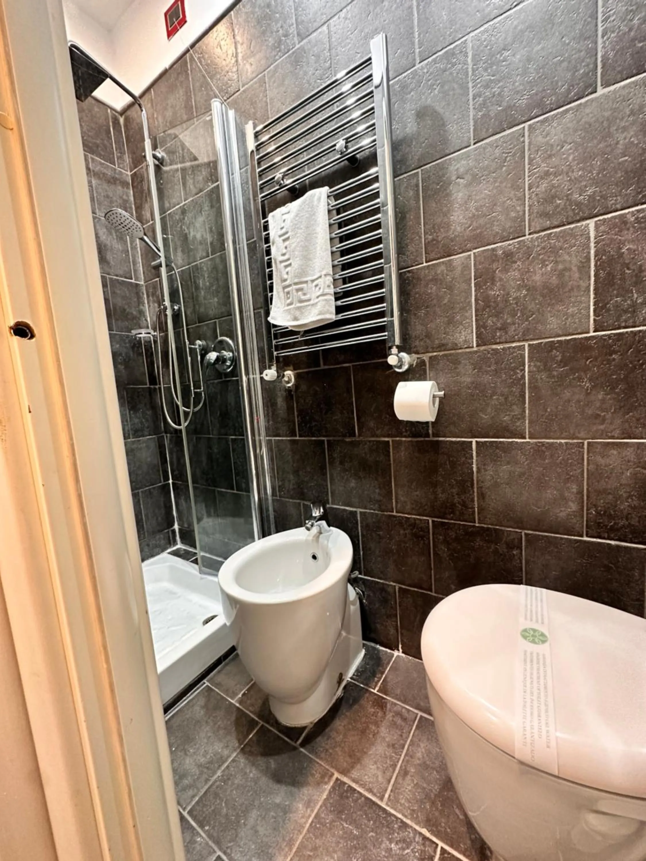 Bathroom in Yacht Club Angioino