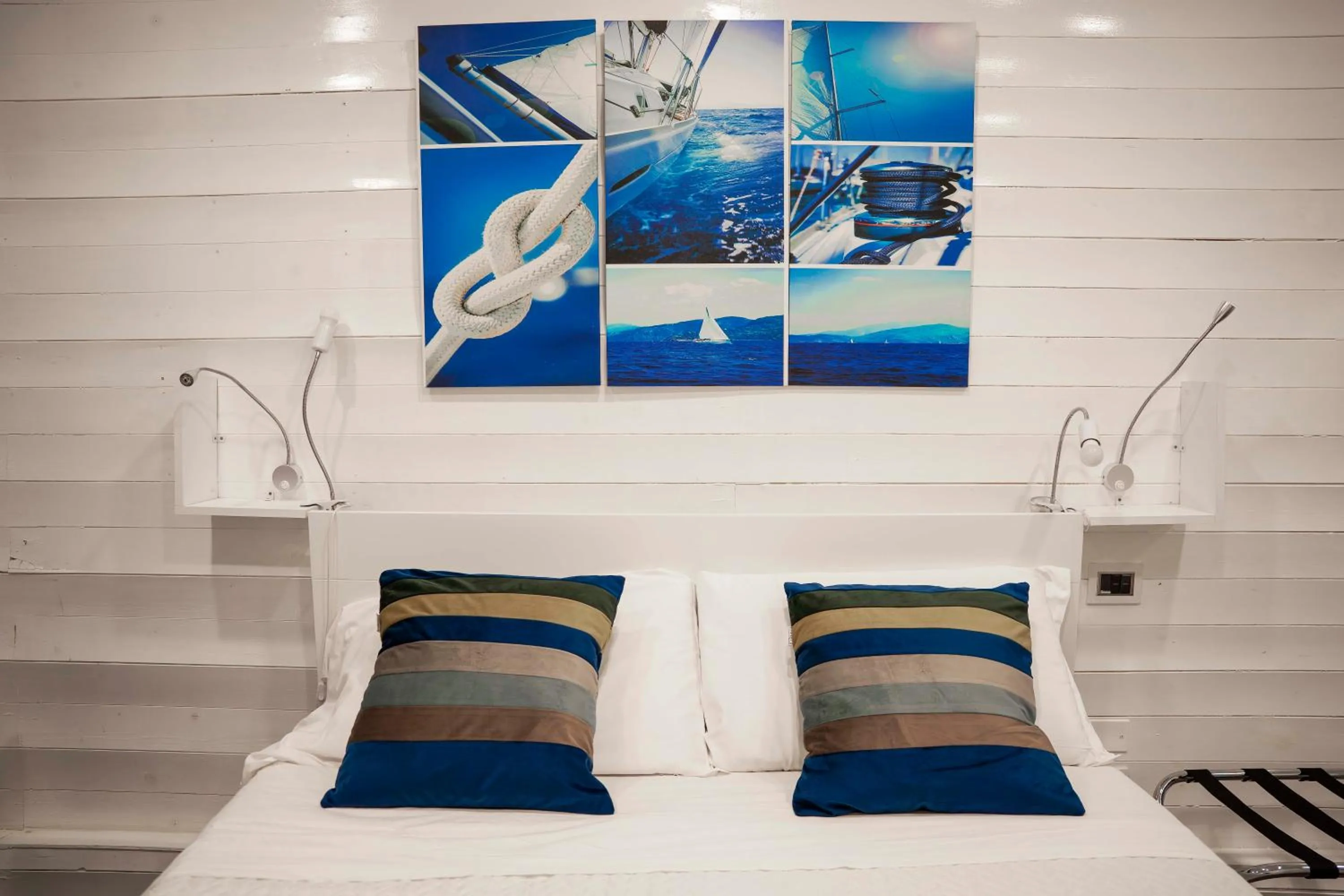 Bed in Yacht Club Angioino