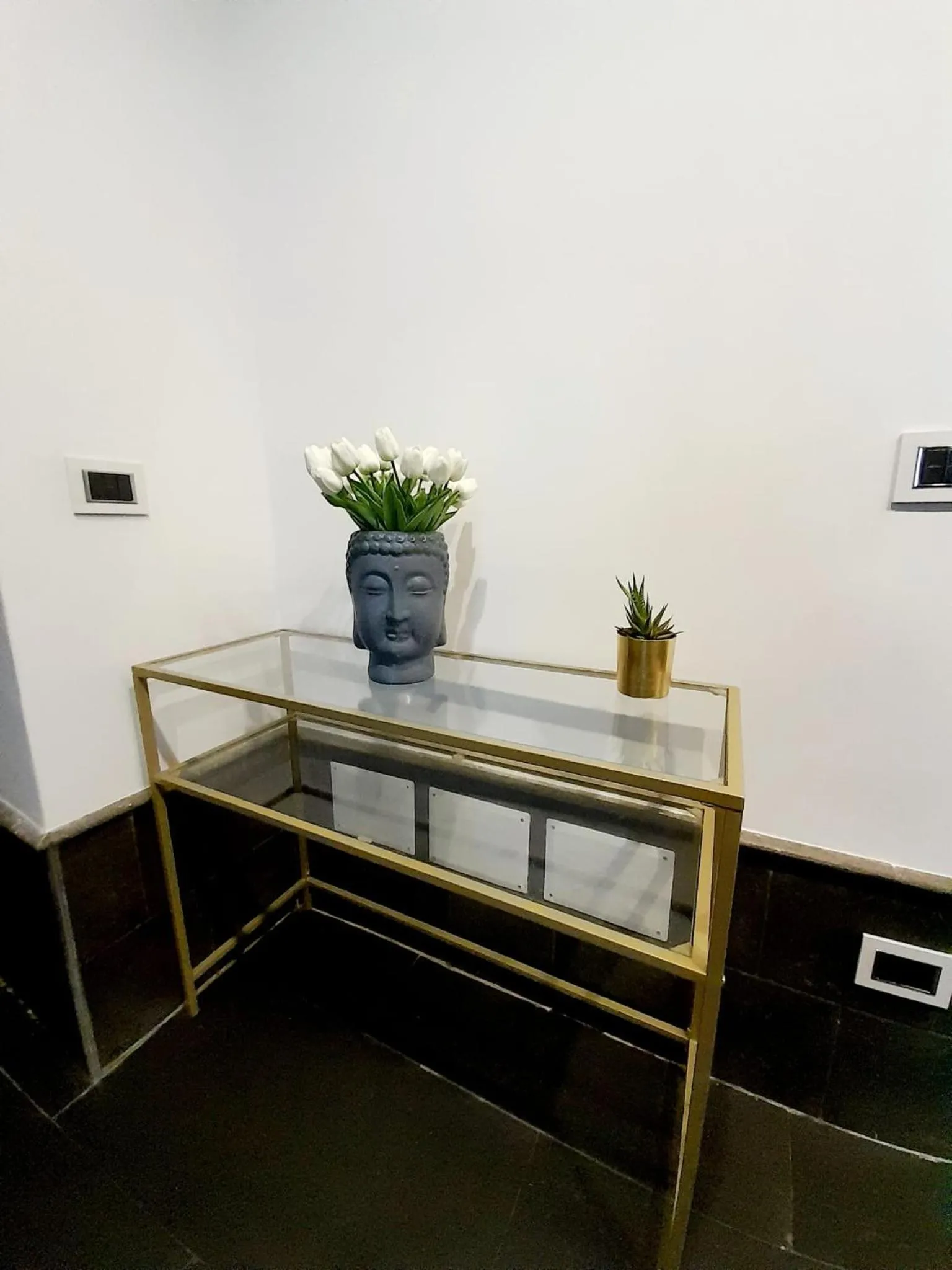 Decorative detail in Yacht Club Angioino