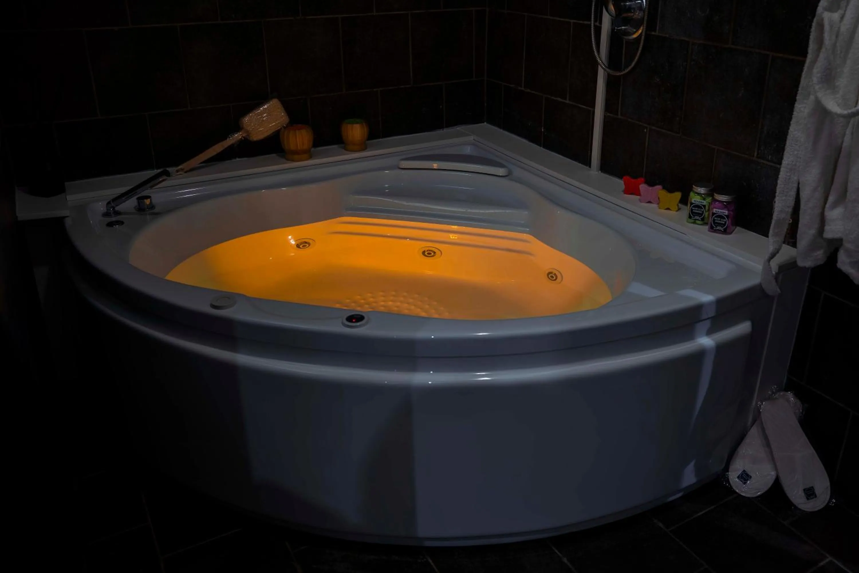 Hot Tub in Yacht Club Angioino