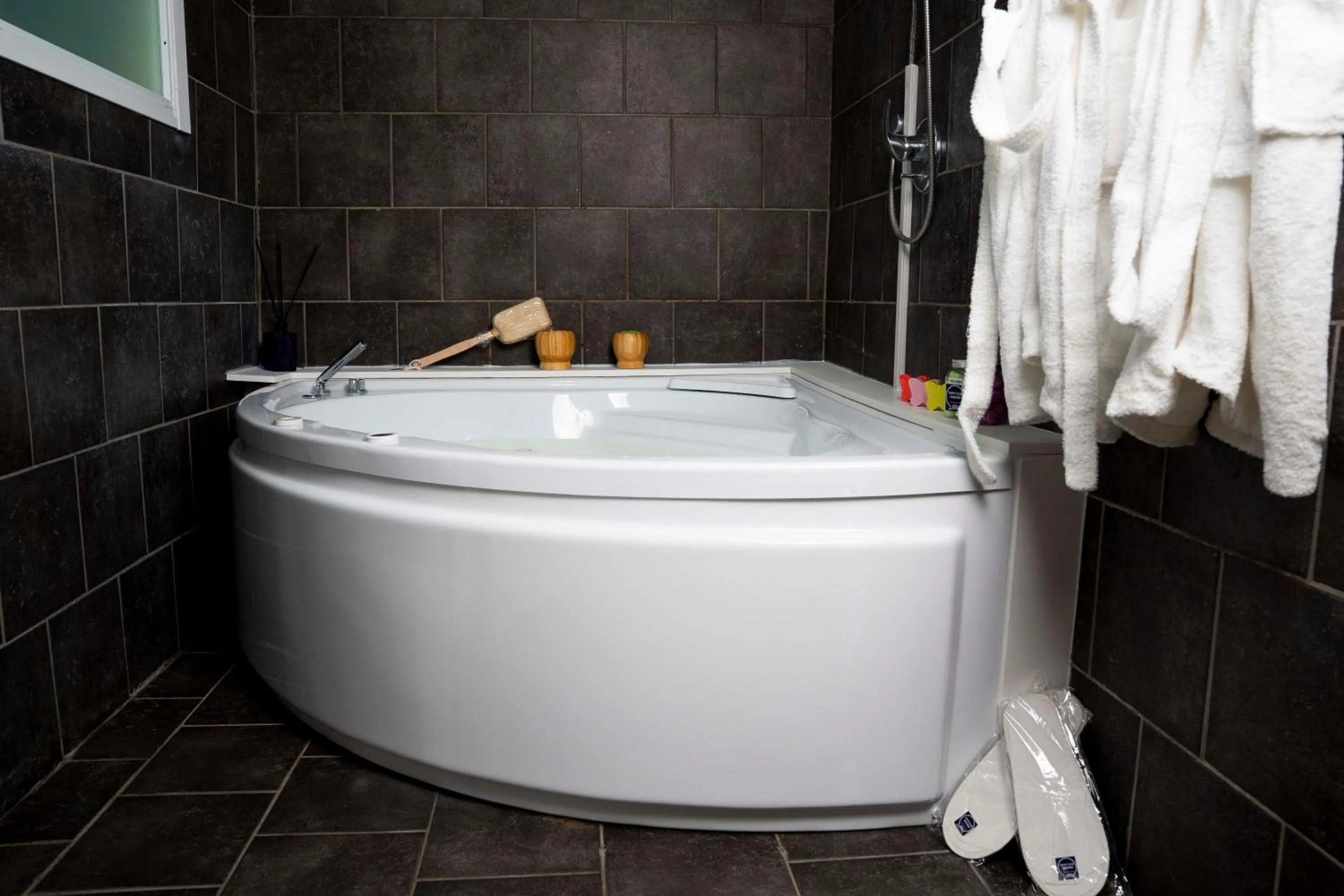 Hot Tub in Yacht Club Angioino