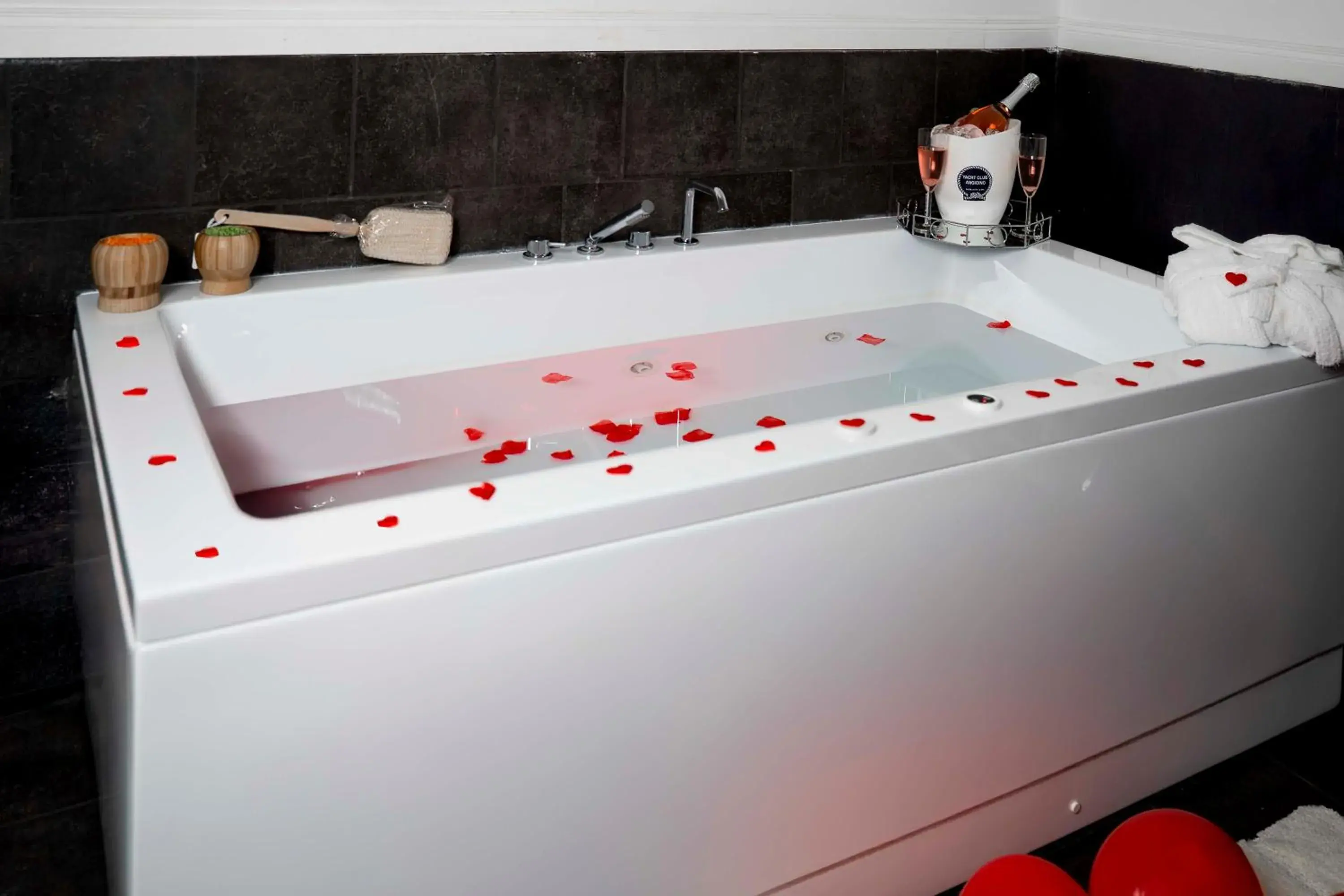 King Room with Spa Bath in Yacht Club Angioino King Room with Spa Bath in Yacht Club Angioino