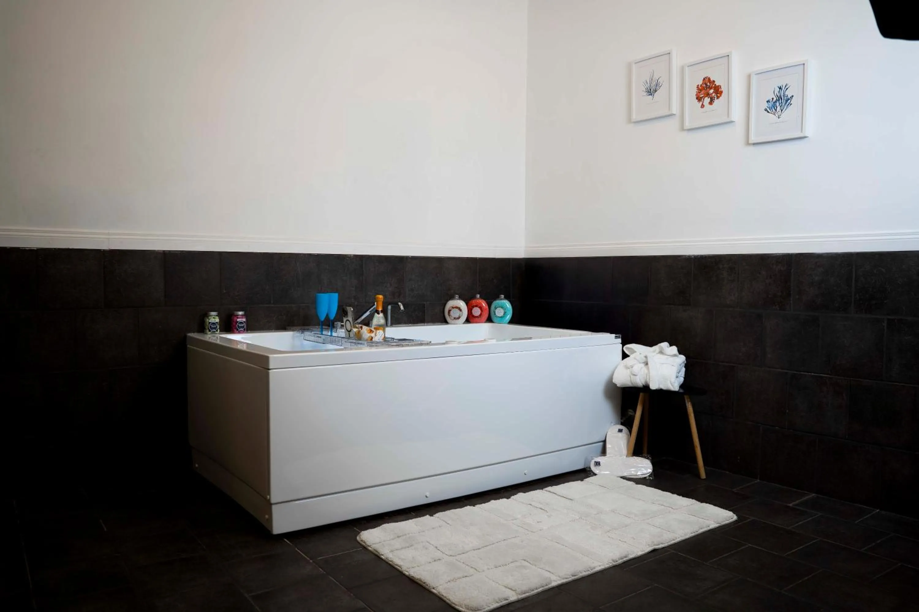 Hot Tub in Yacht Club Angioino