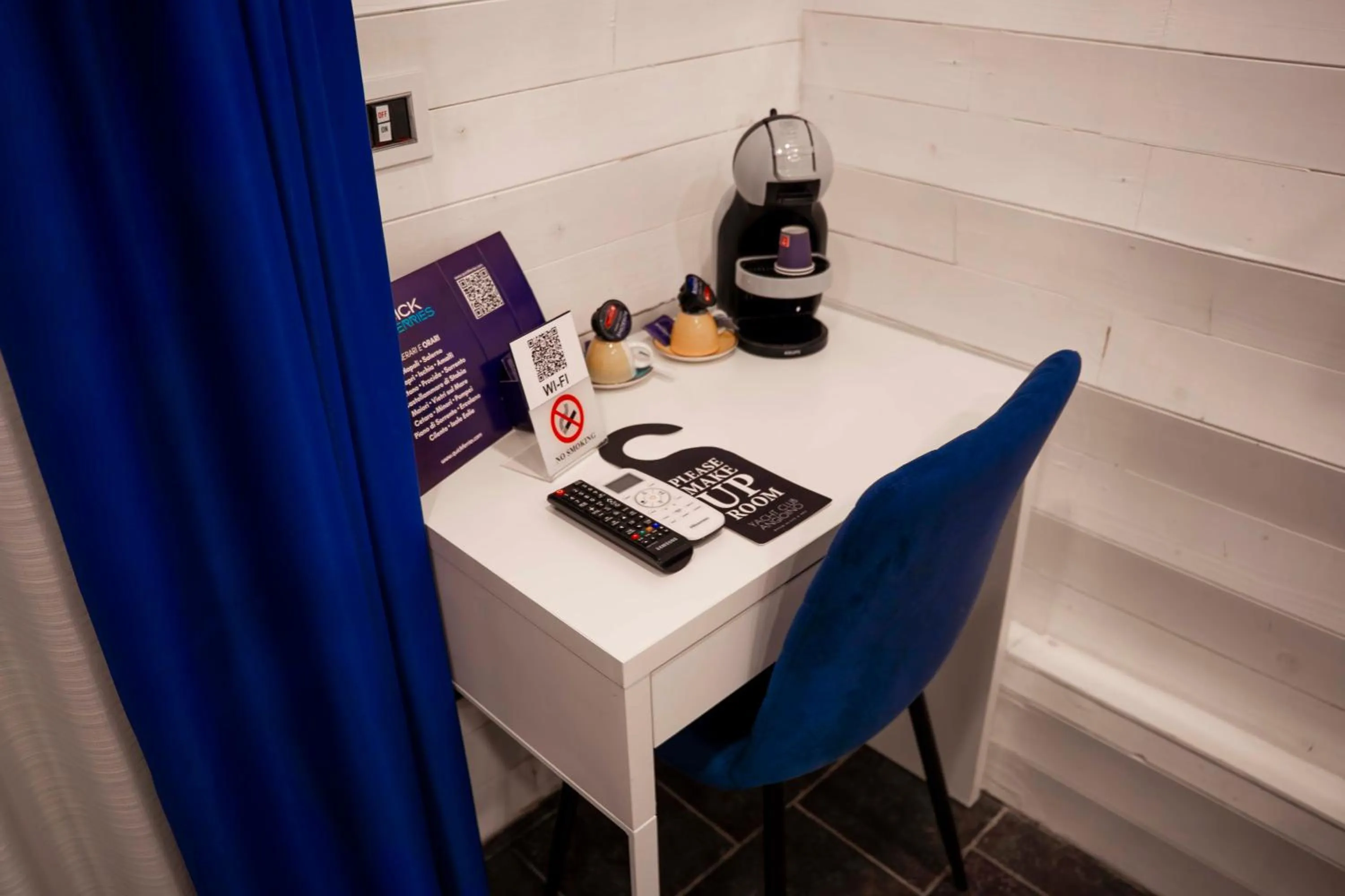 furniture in Yacht Club Angioino