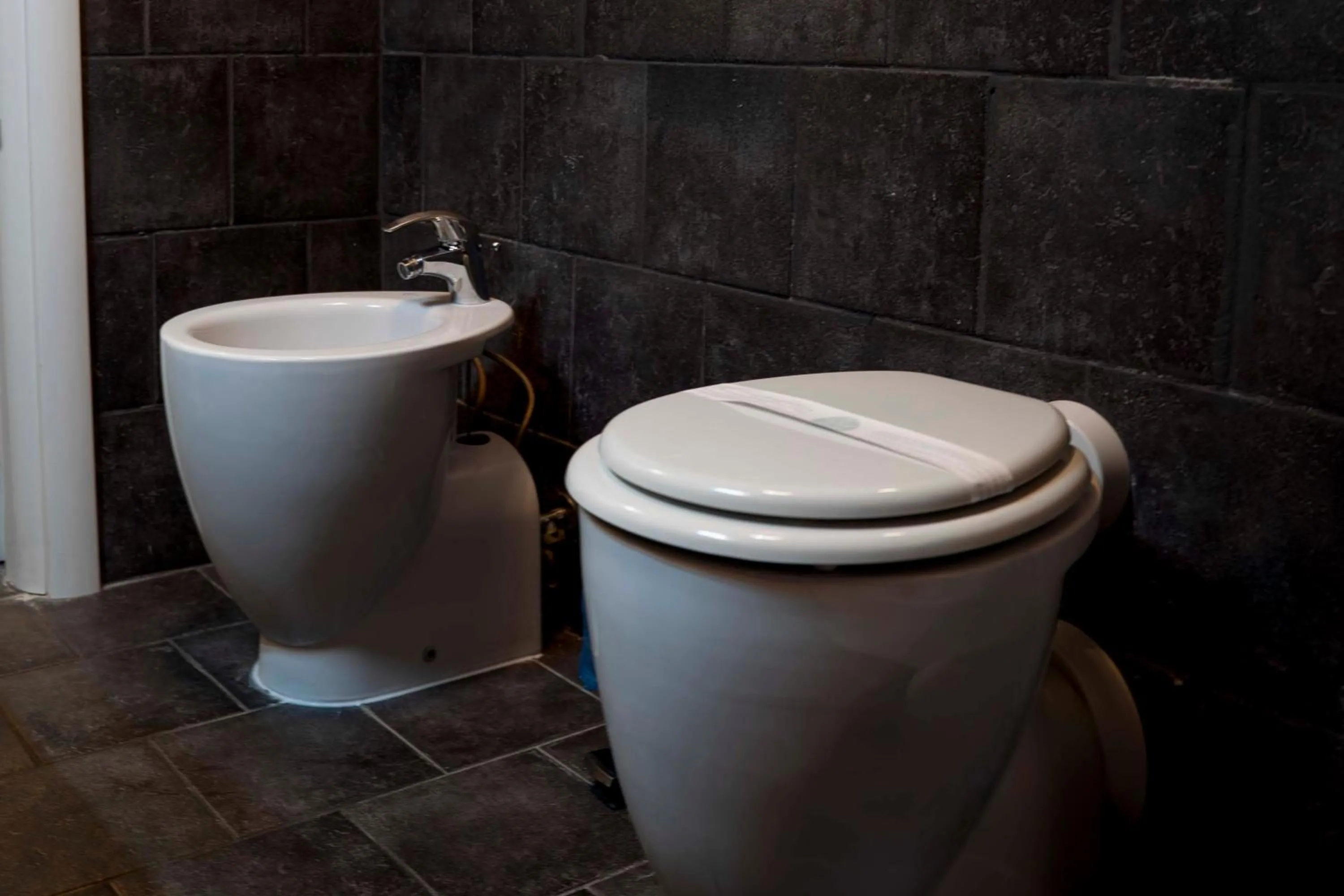 Bathroom in Yacht Club Angioino